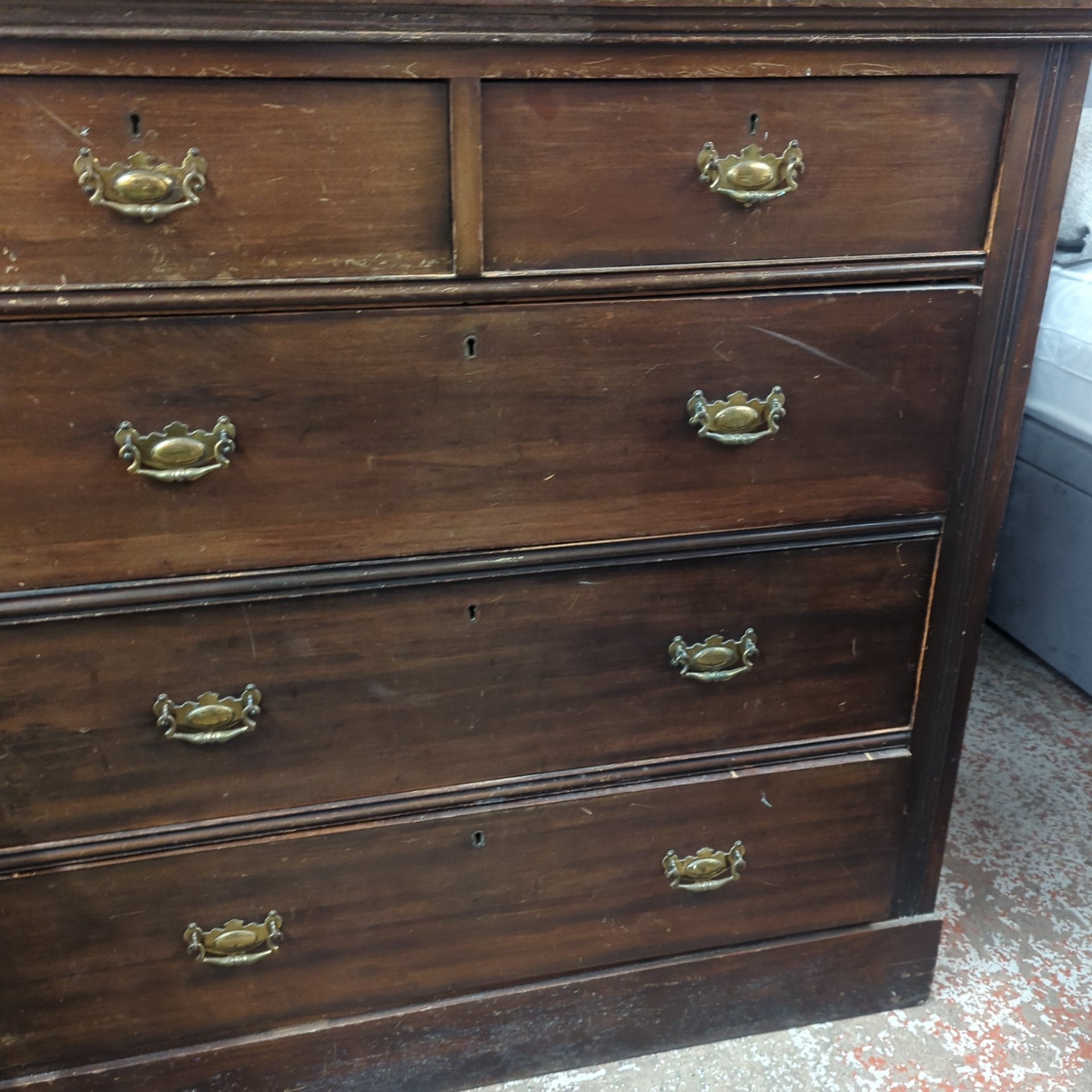 Chest of drawers