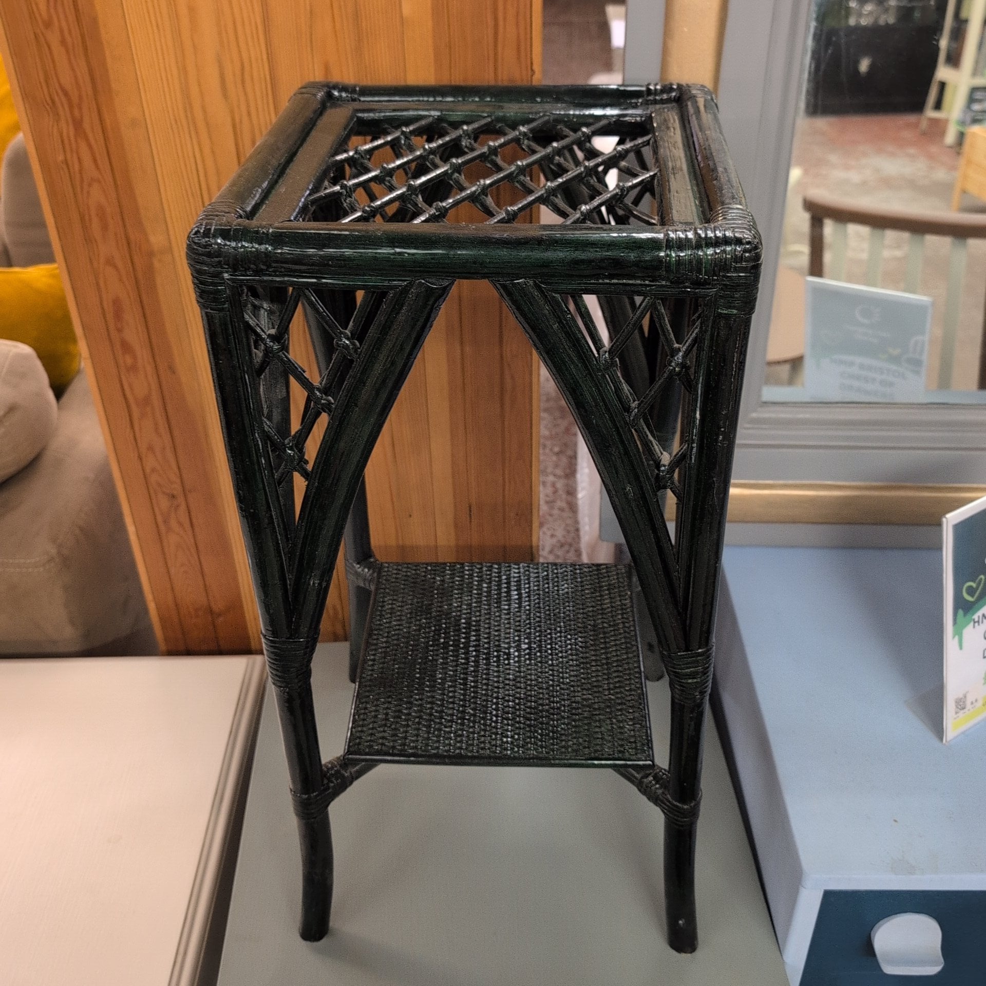 HMP Bristol Pot Stand