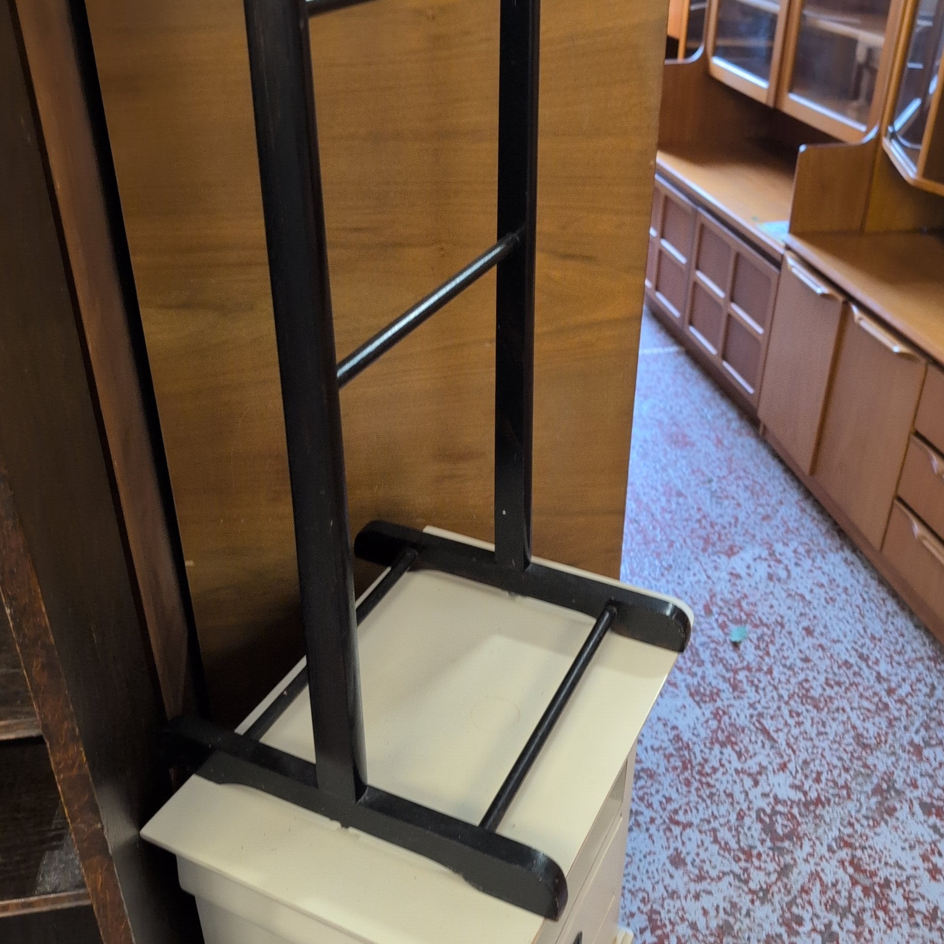 Men's Valet Stand