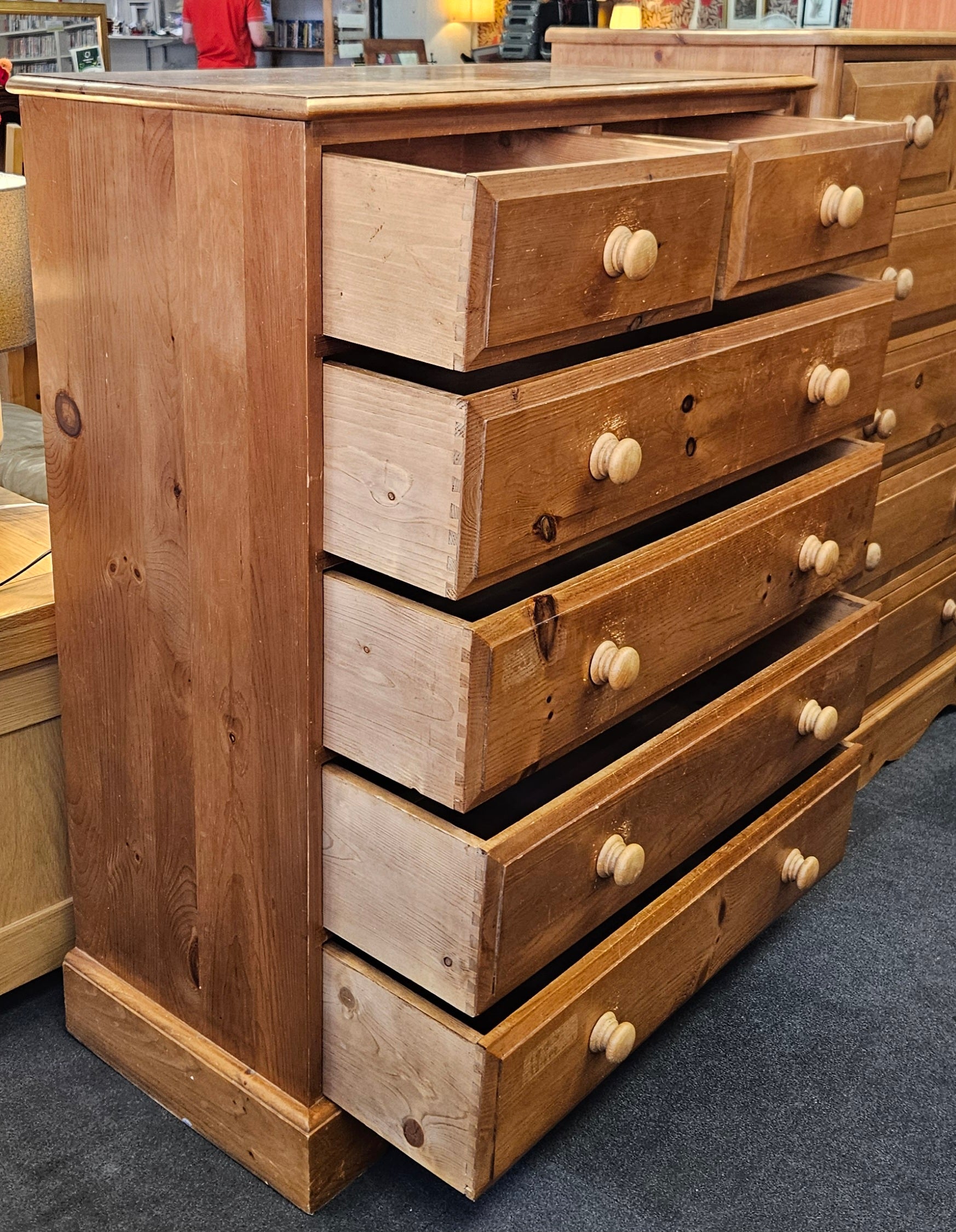 Chest of drawers