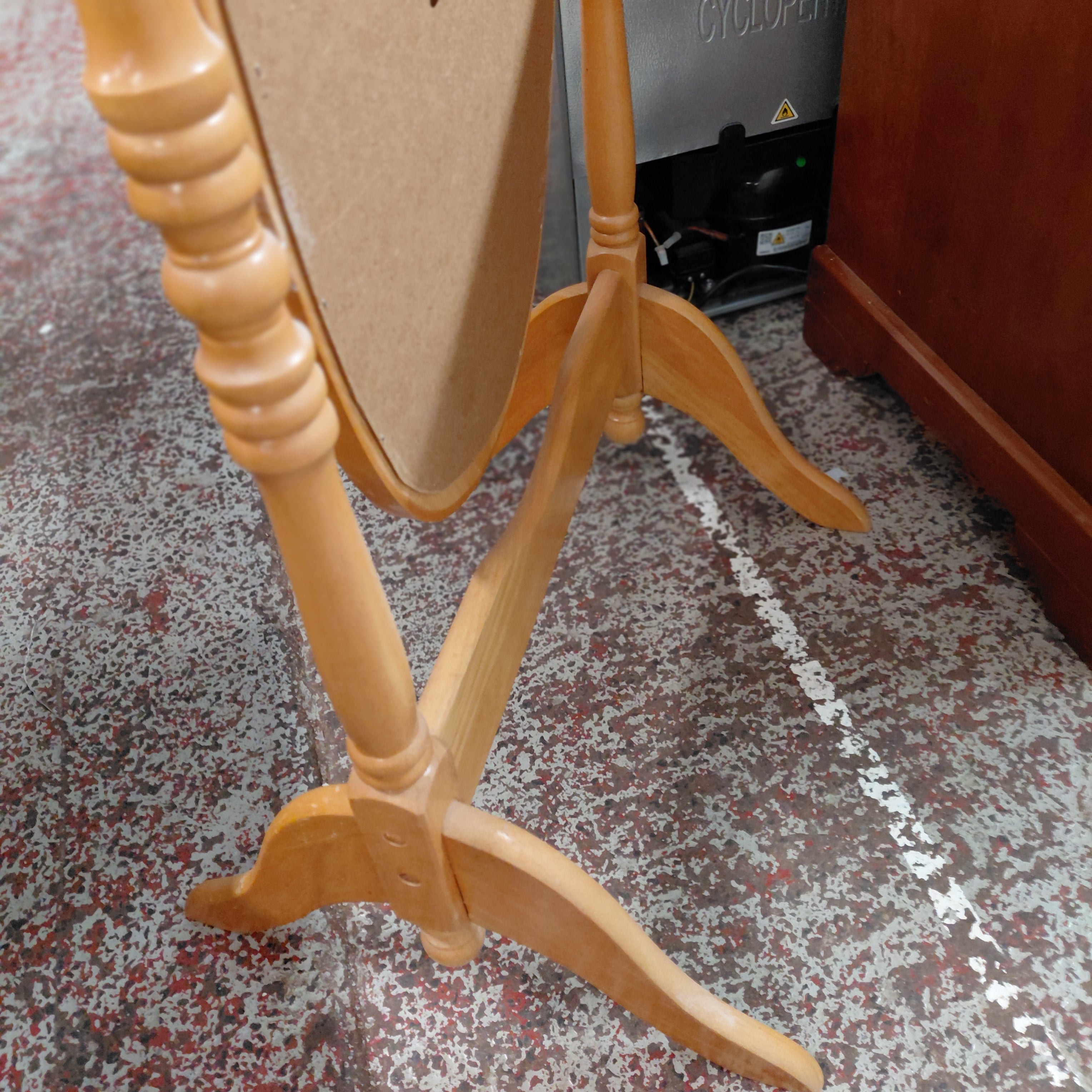 Upright Mirror