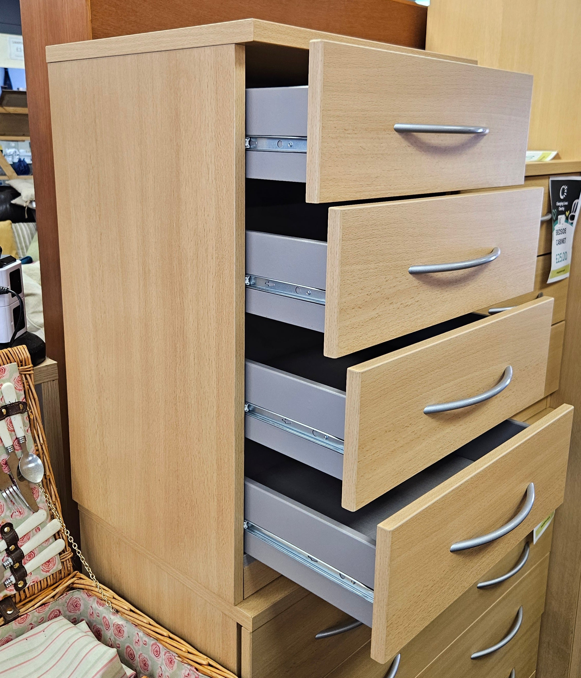 Slim chest of drawers