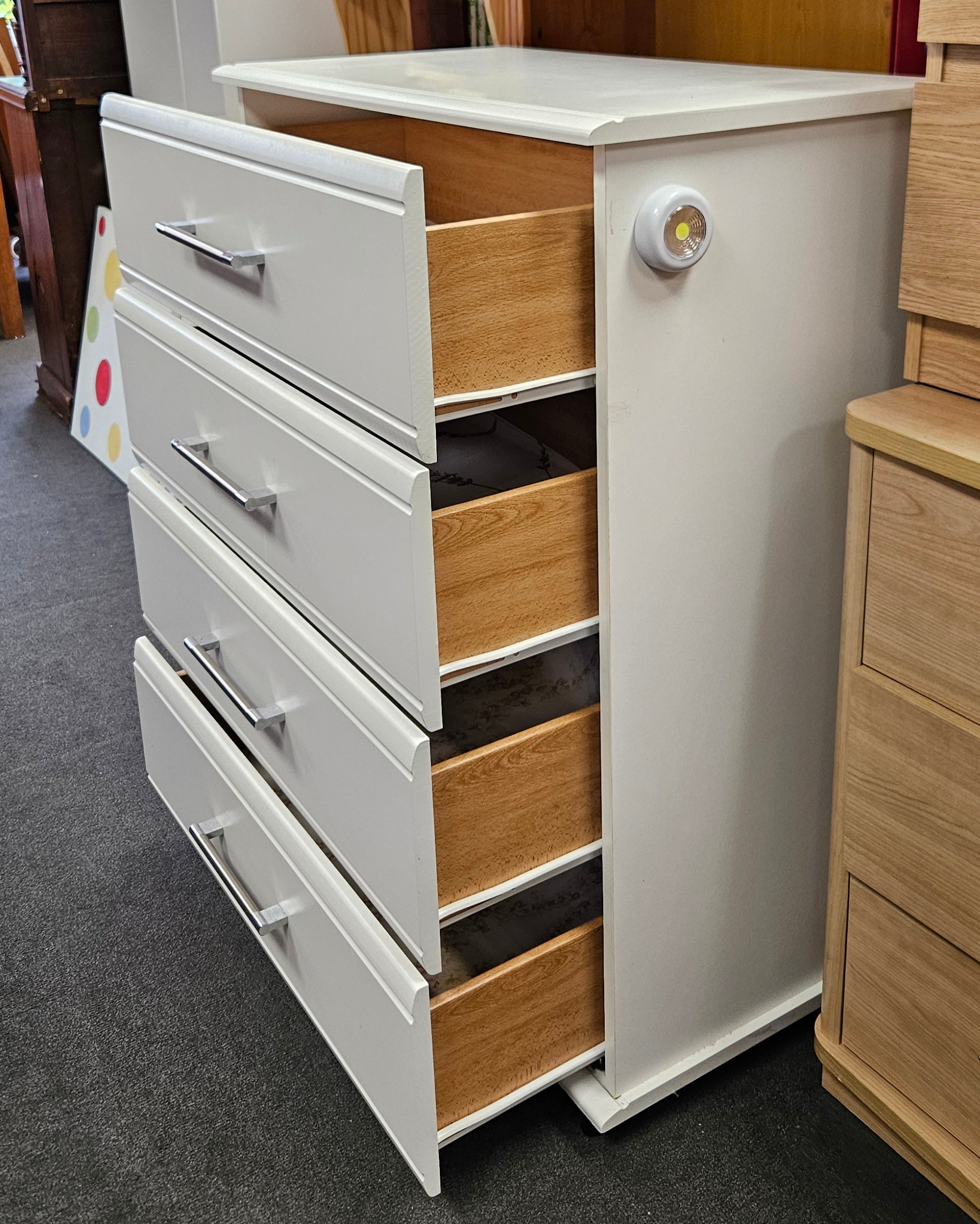 White chest of drawers
