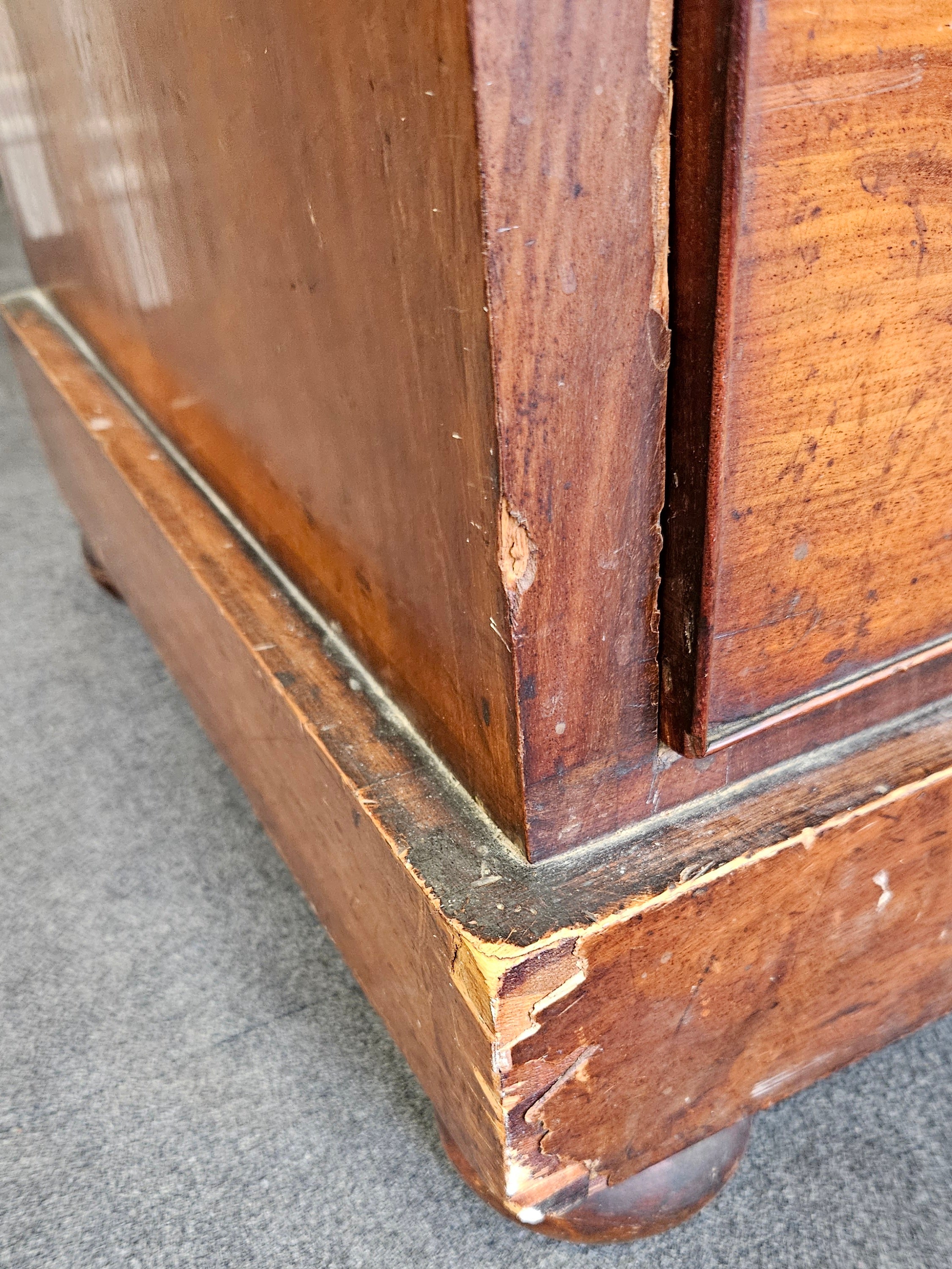Chest of drawers
