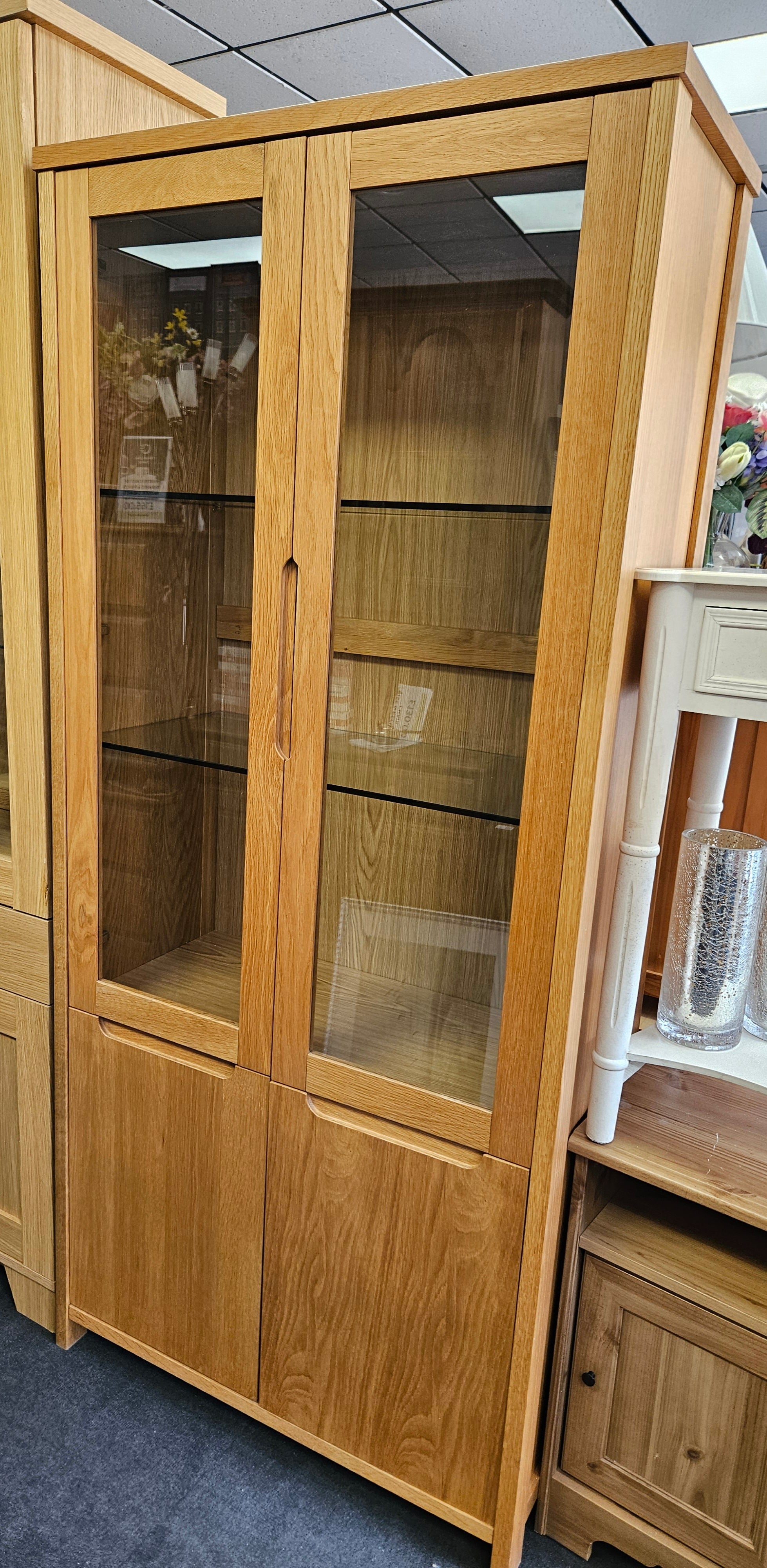 Oak display unit