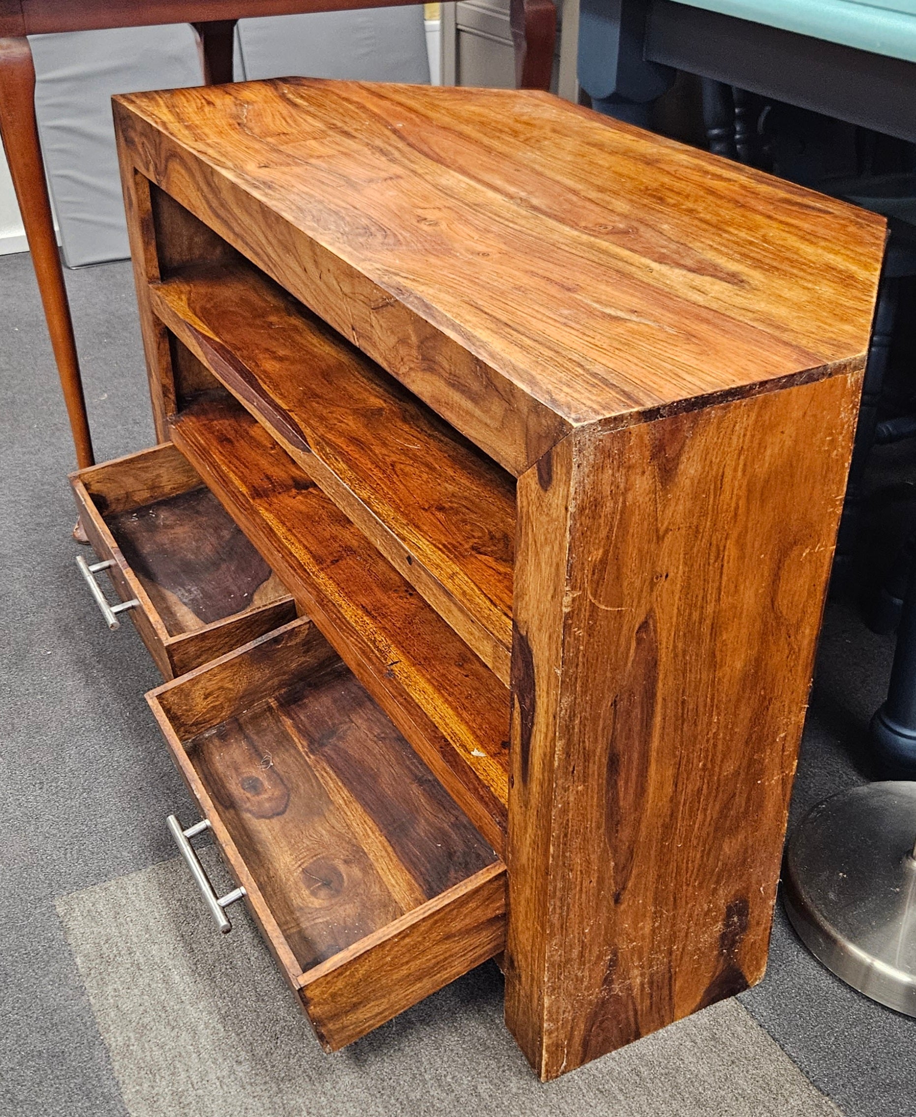 Tv unit