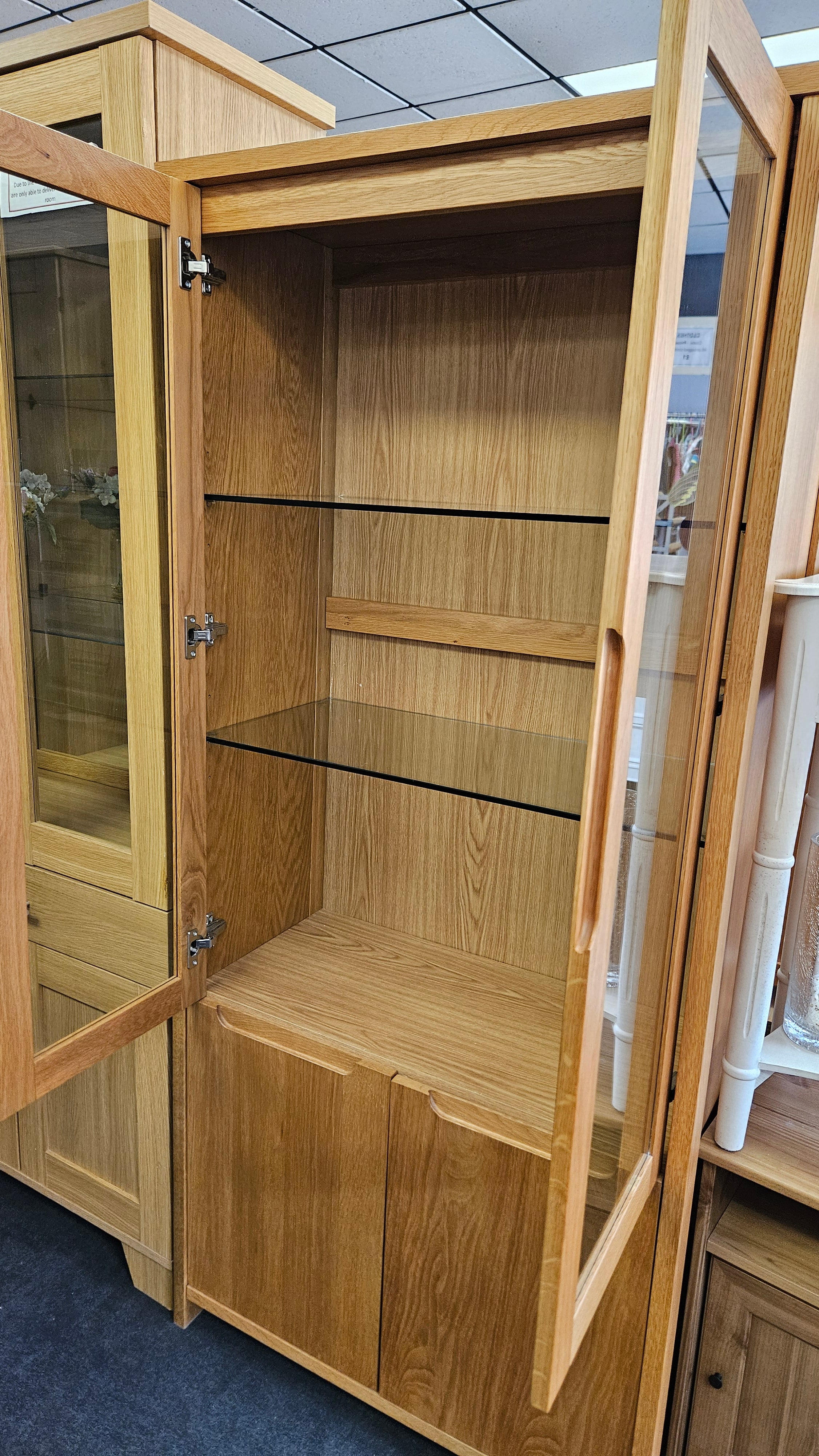 Oak display unit