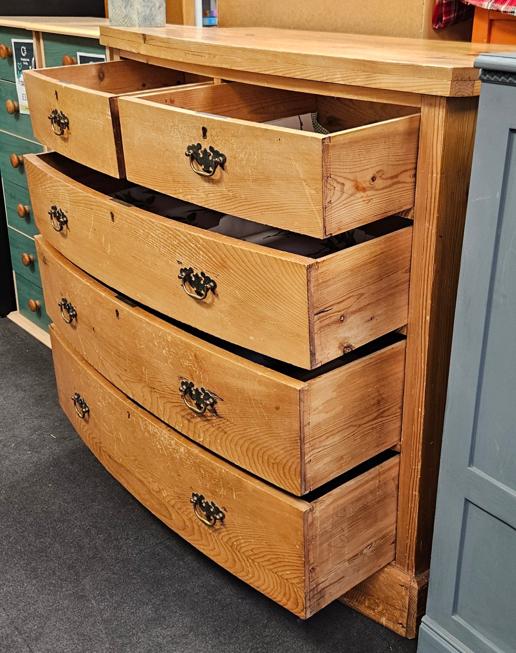 Chest of drawers