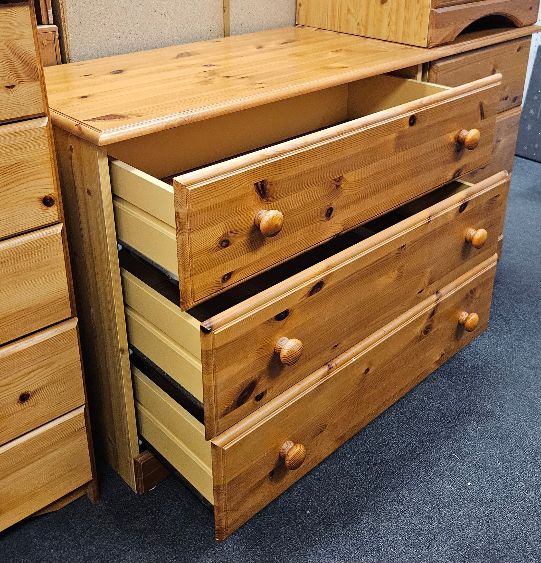 Pine chest of drawers