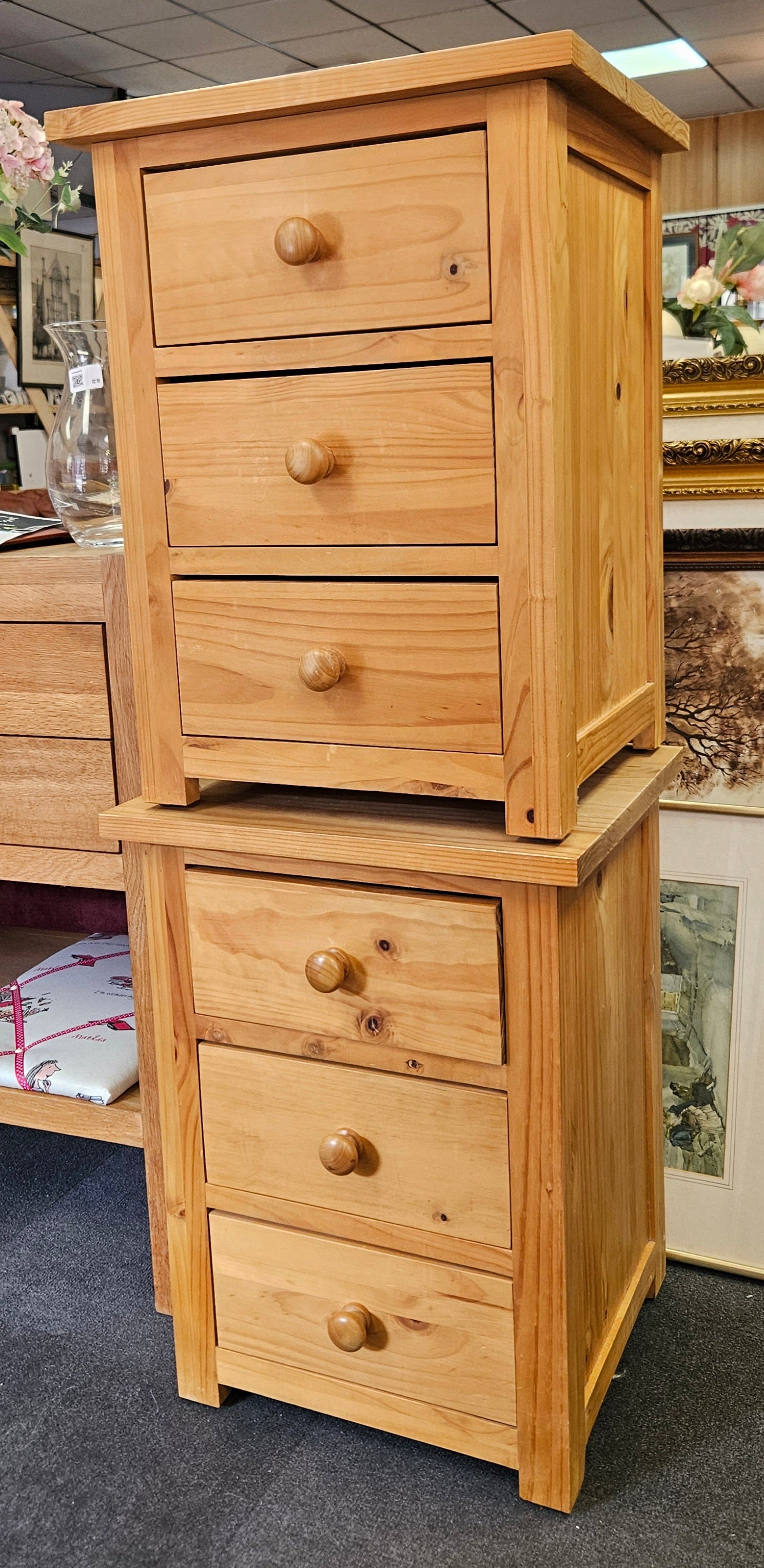 Bedside cabinets