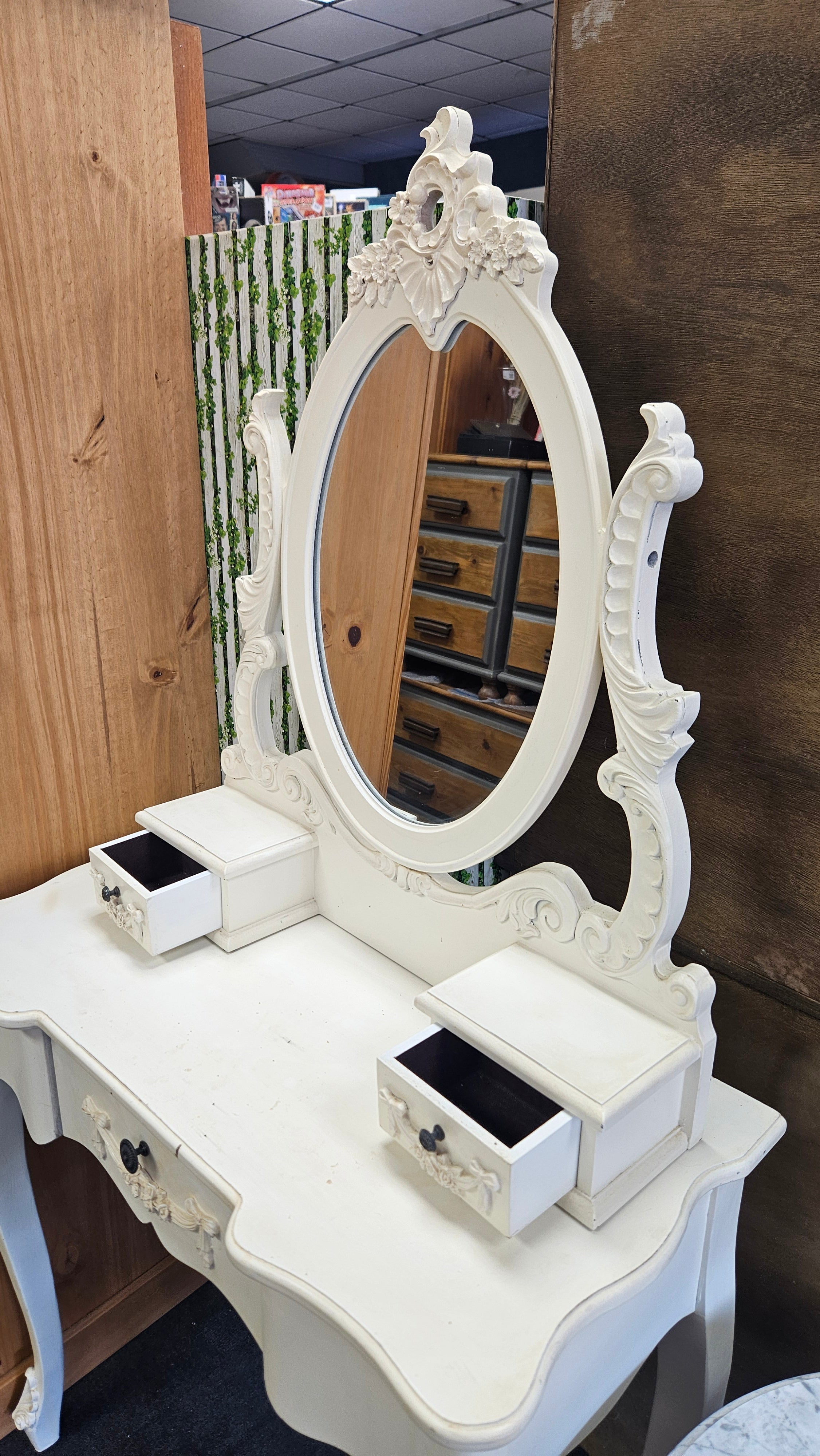 Dressing table & mirror