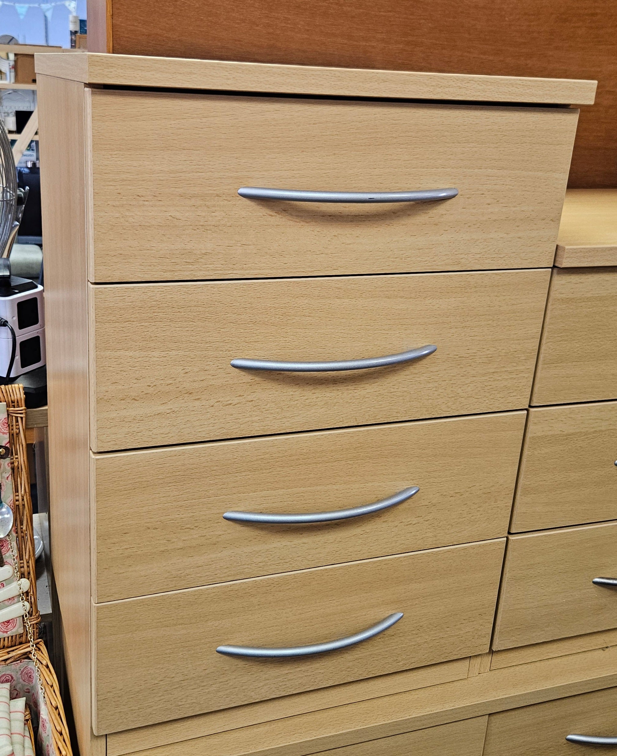 Slim chest of drawers