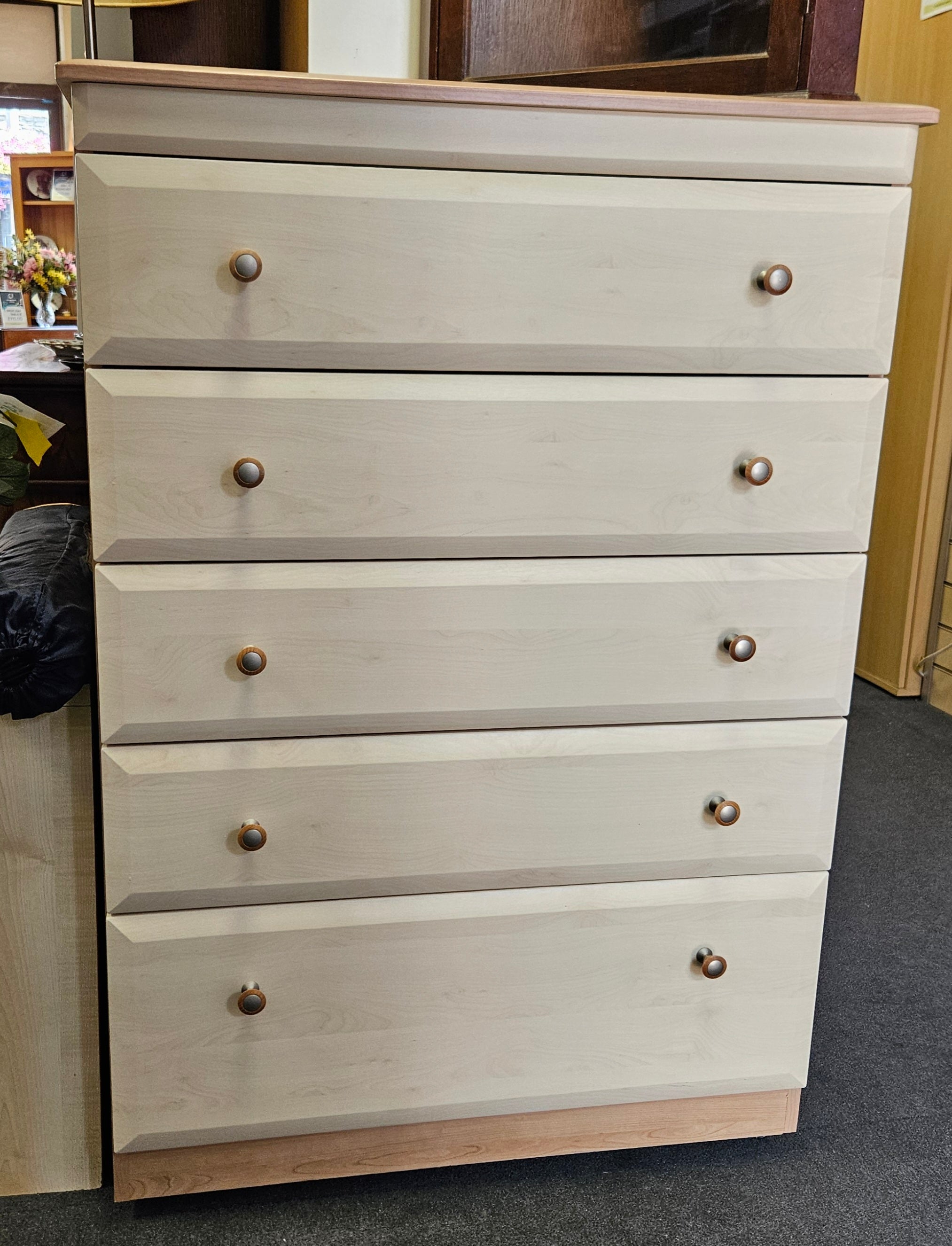 Chest of drawers