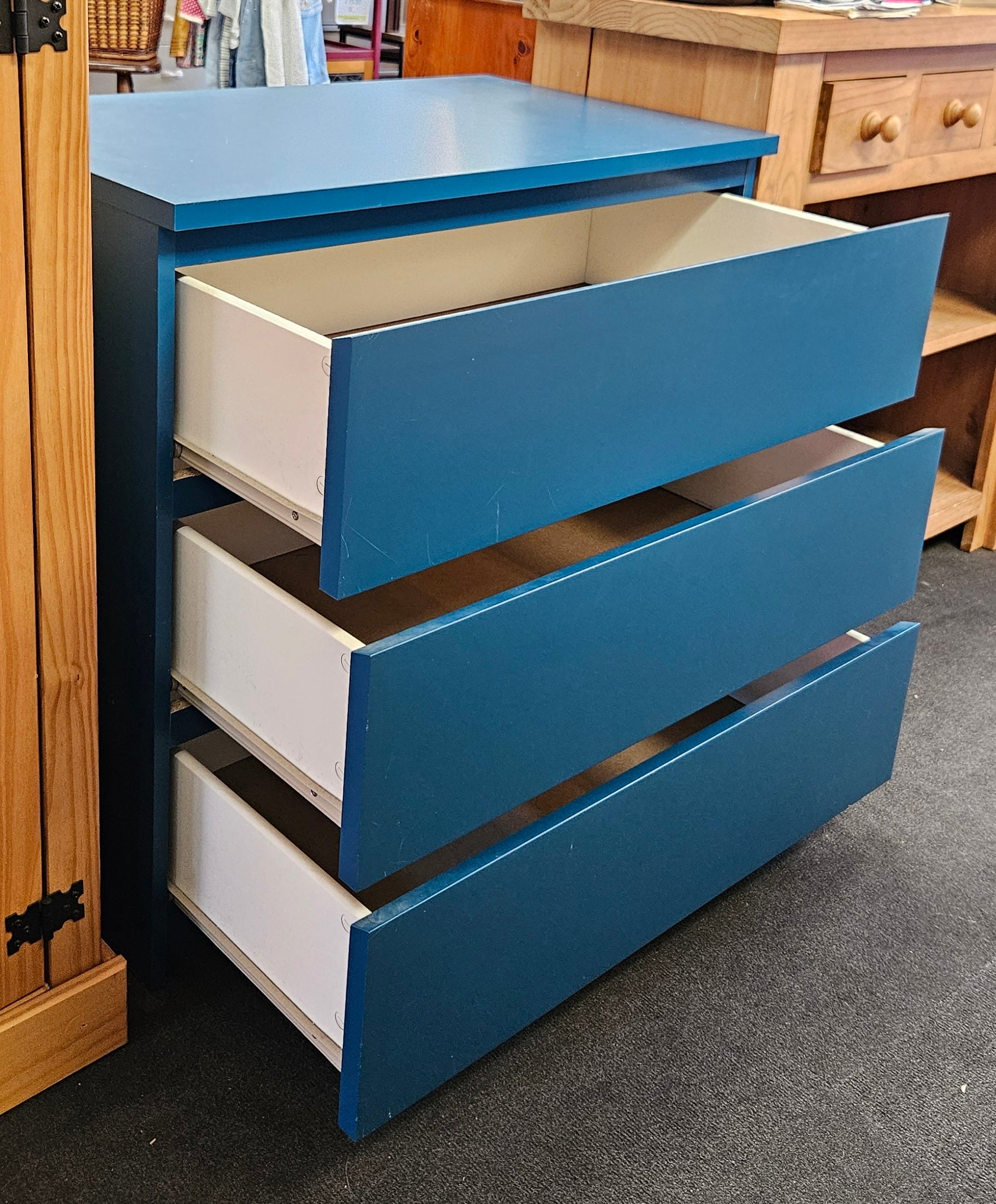 Chest of drawers
