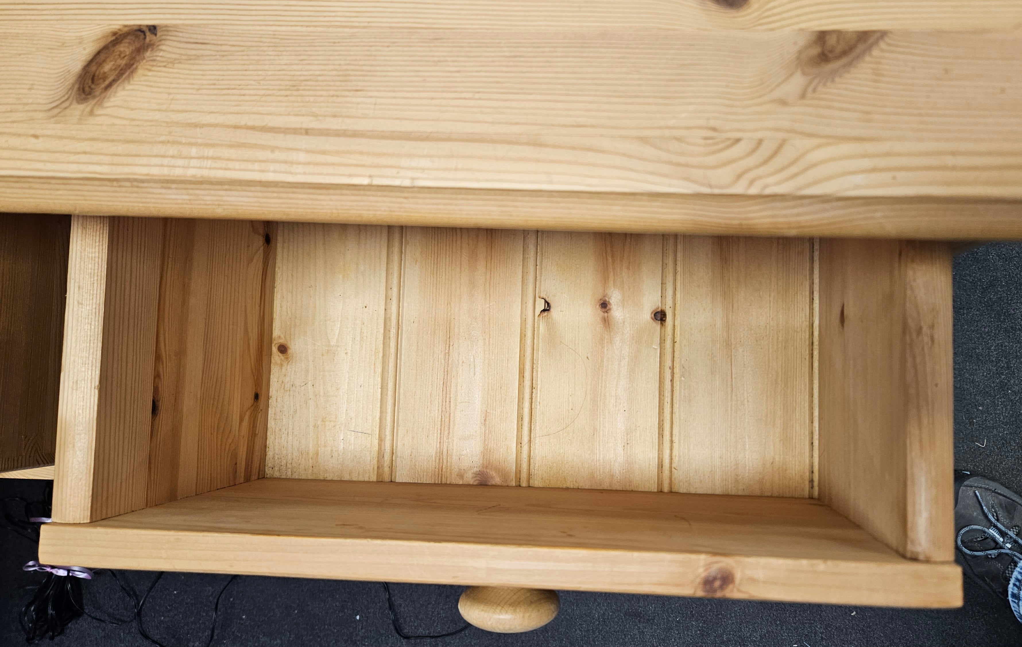 Pine chest of drawers