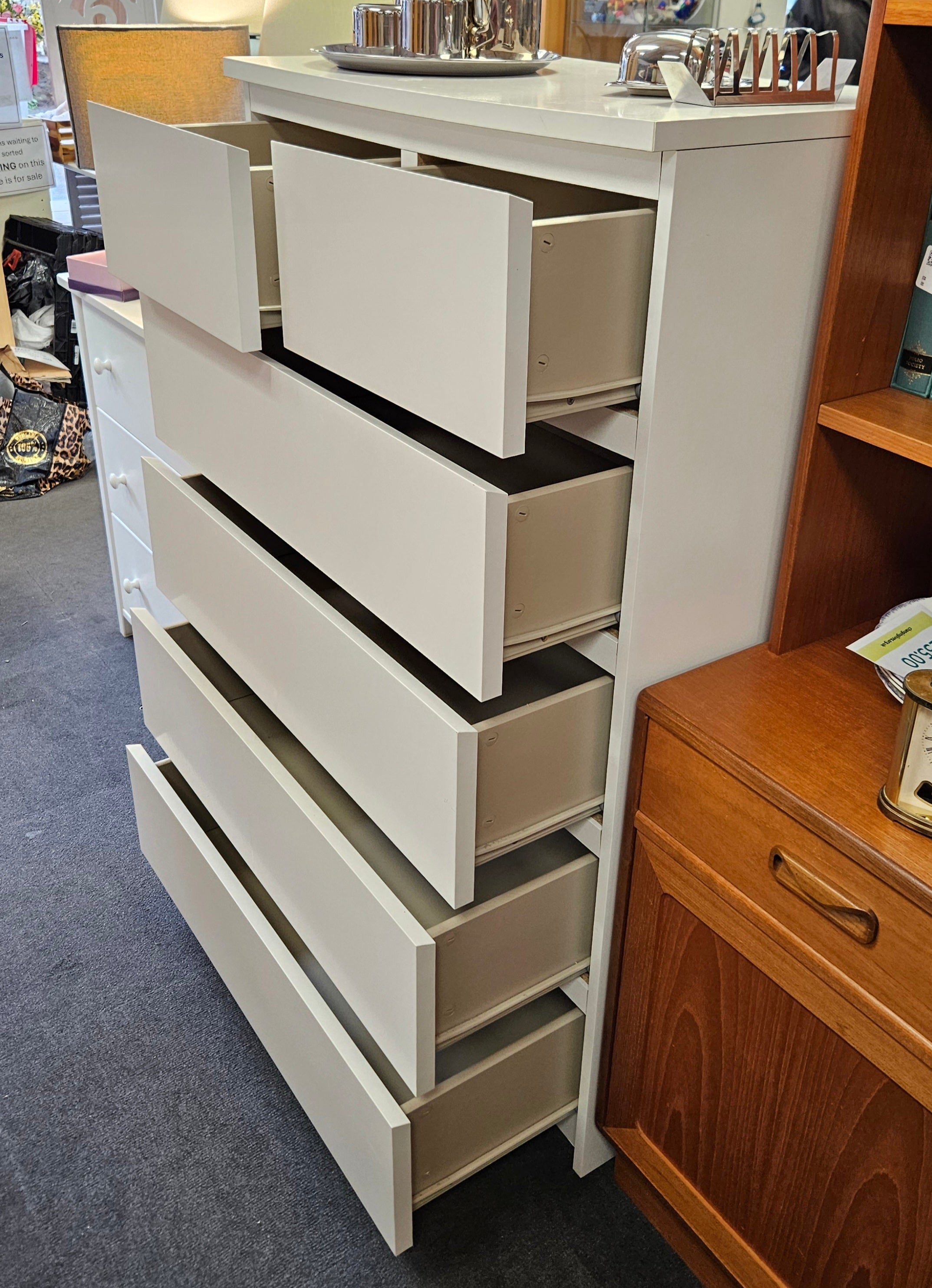 White chest of drawers