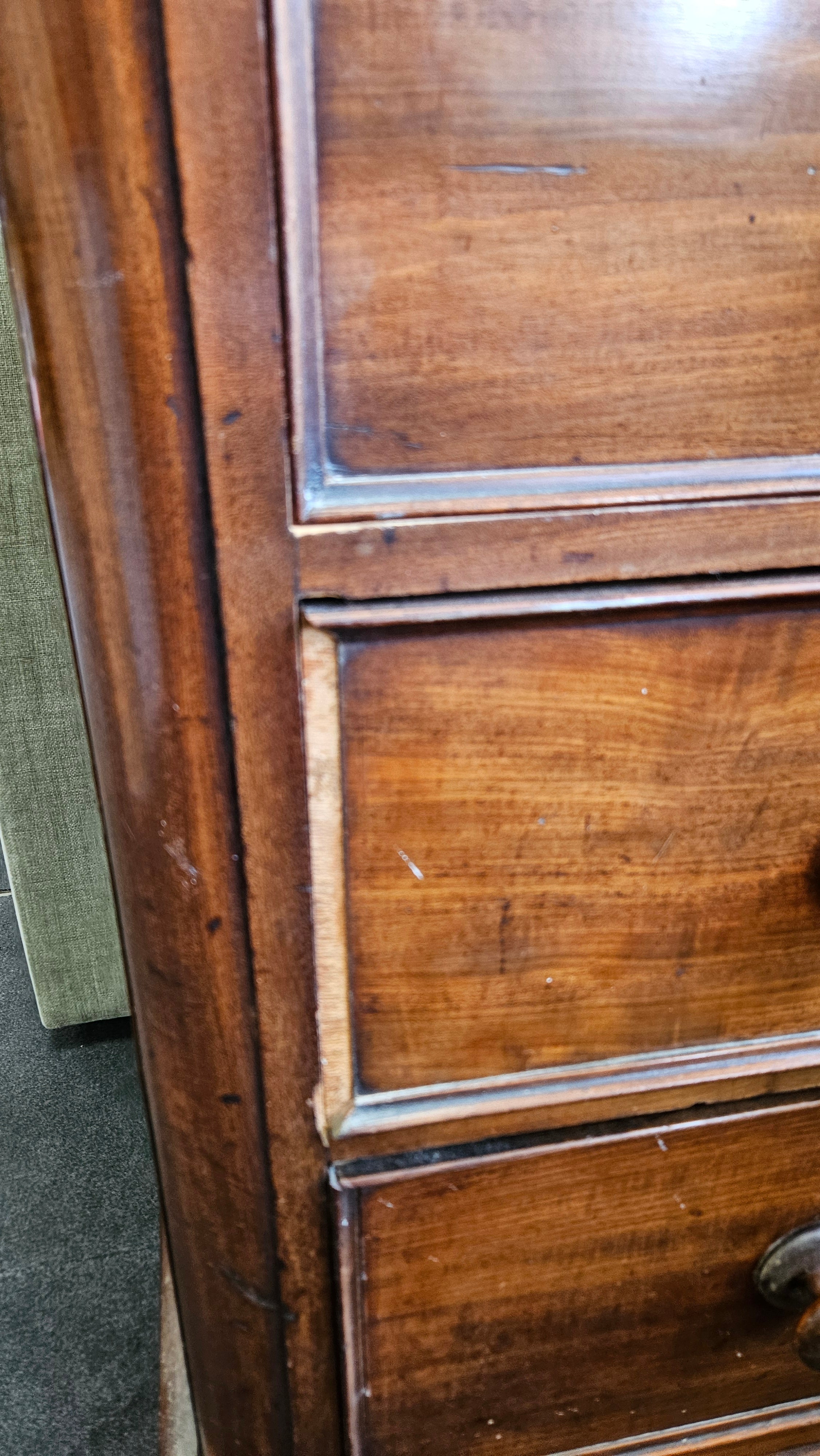 Chest of drawers