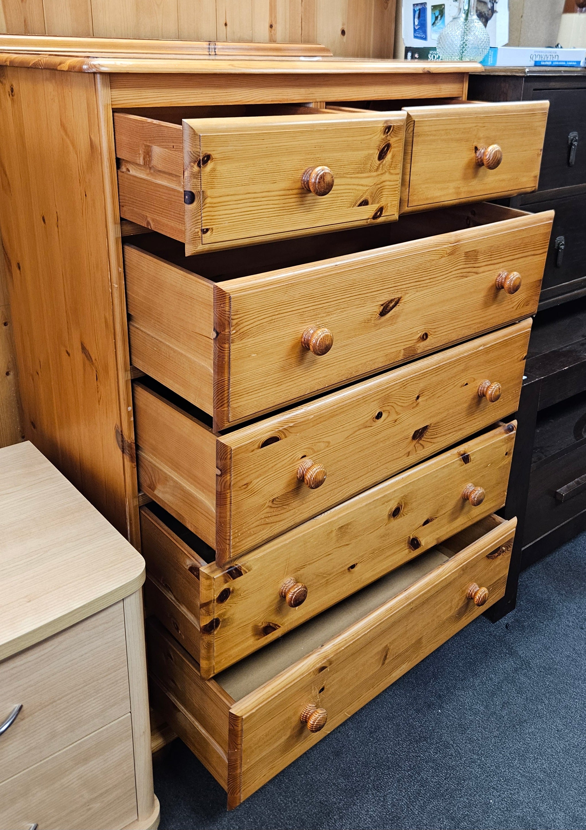 Pine chest of drawers