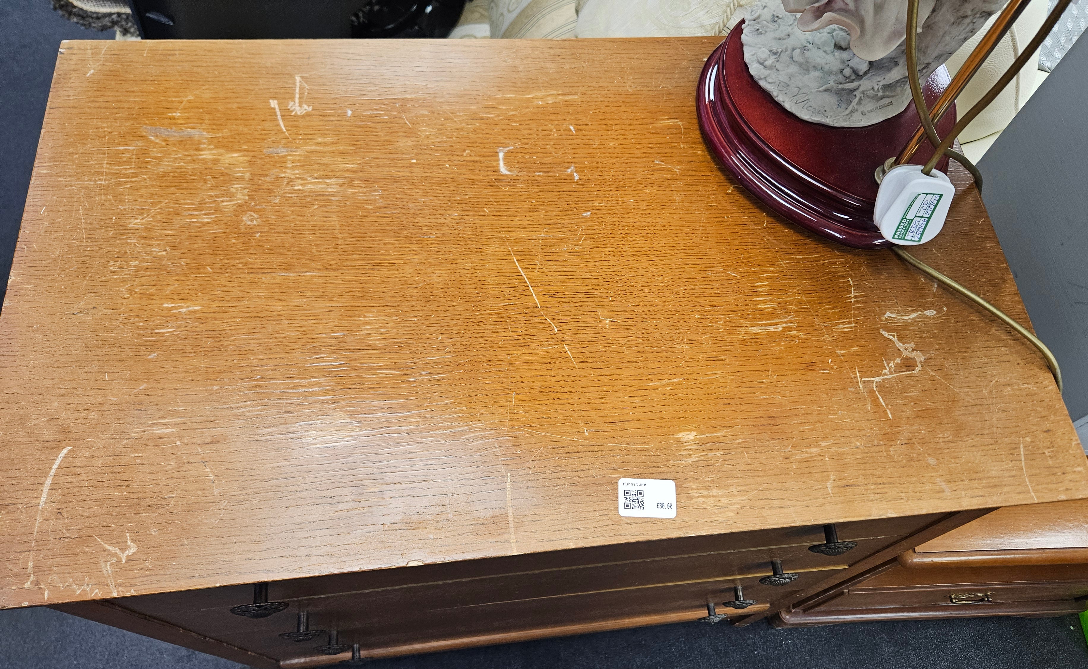 Chest of drawers