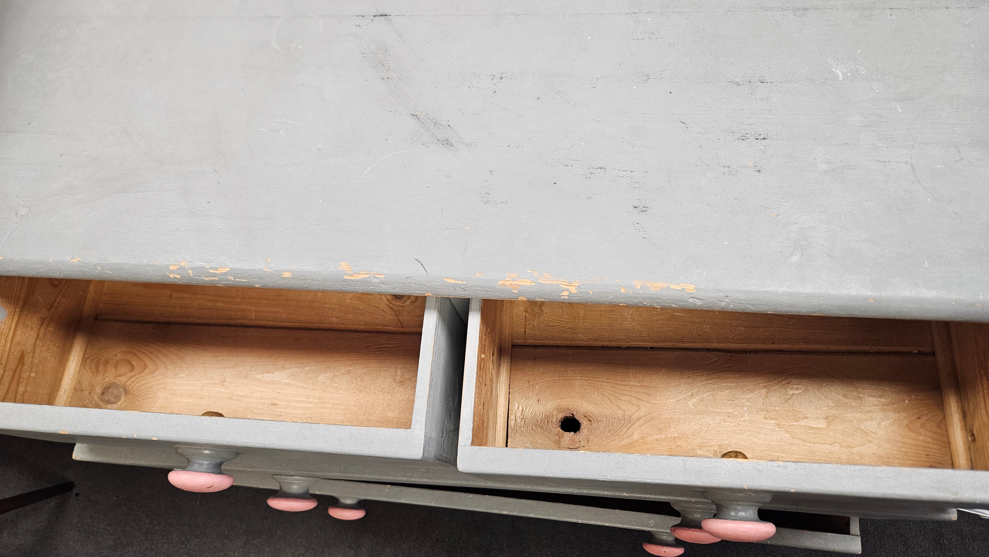 Chest of drawers
