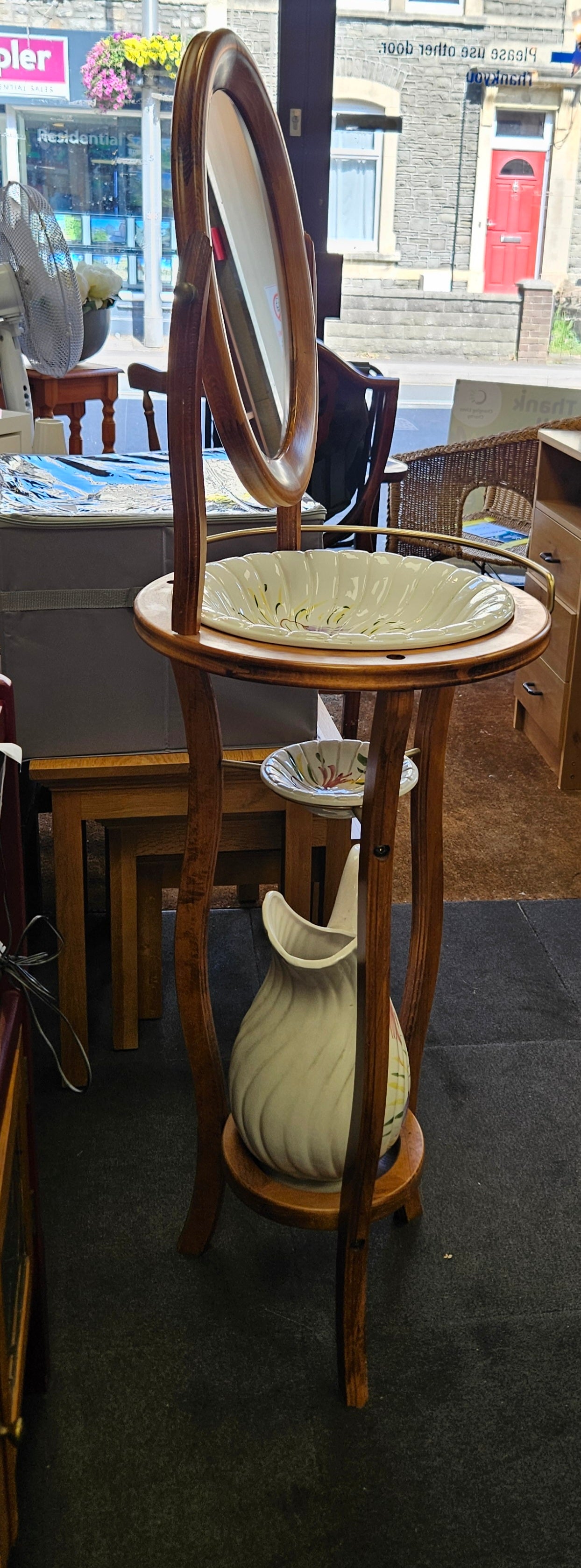 Wash stand