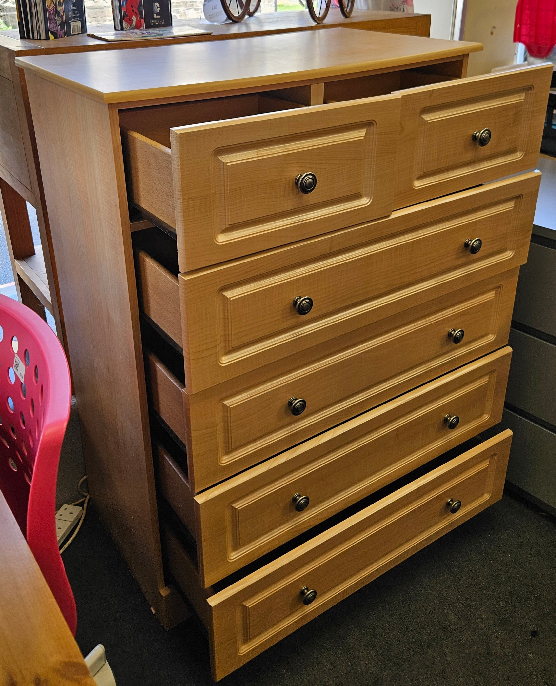 Chest of drawers