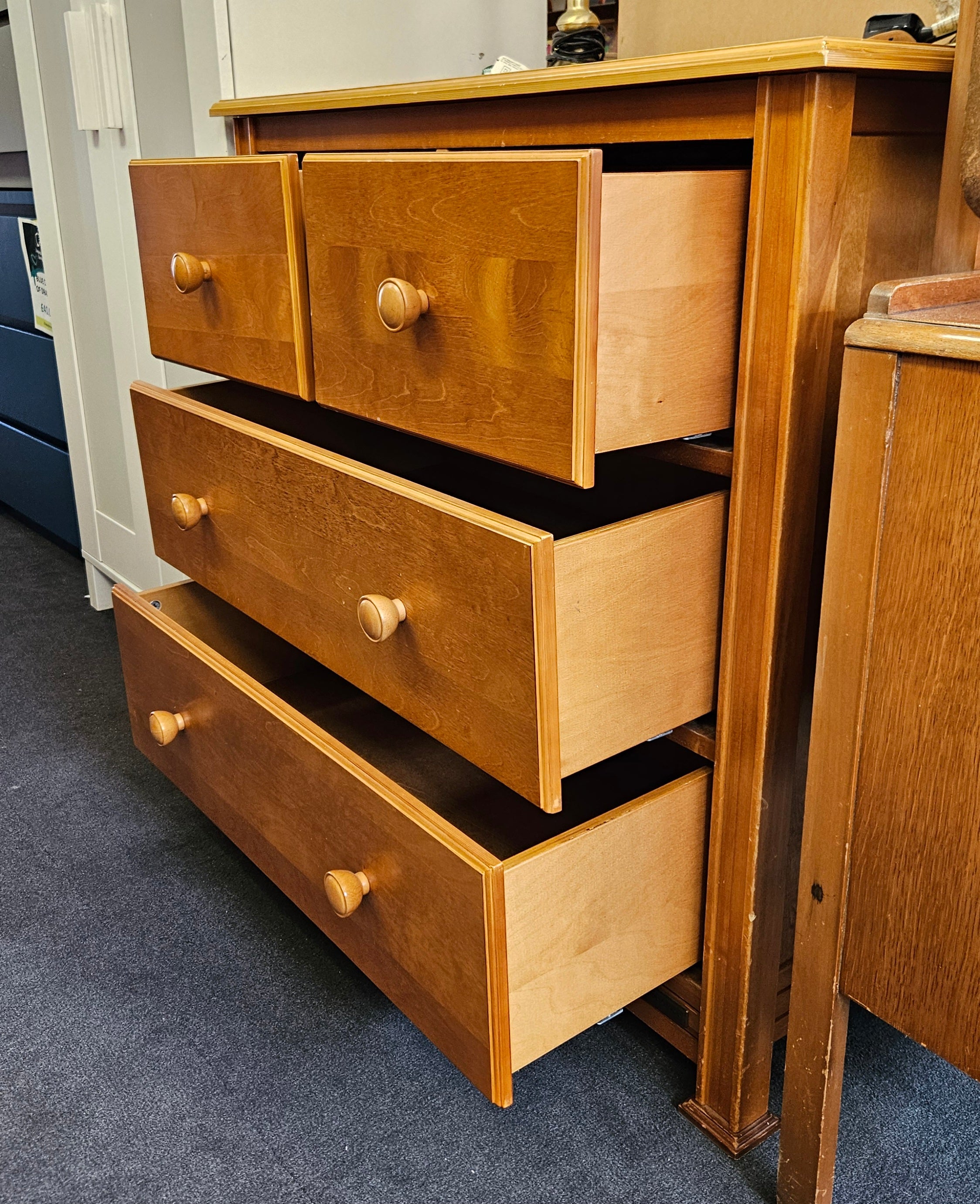Chest of drawers