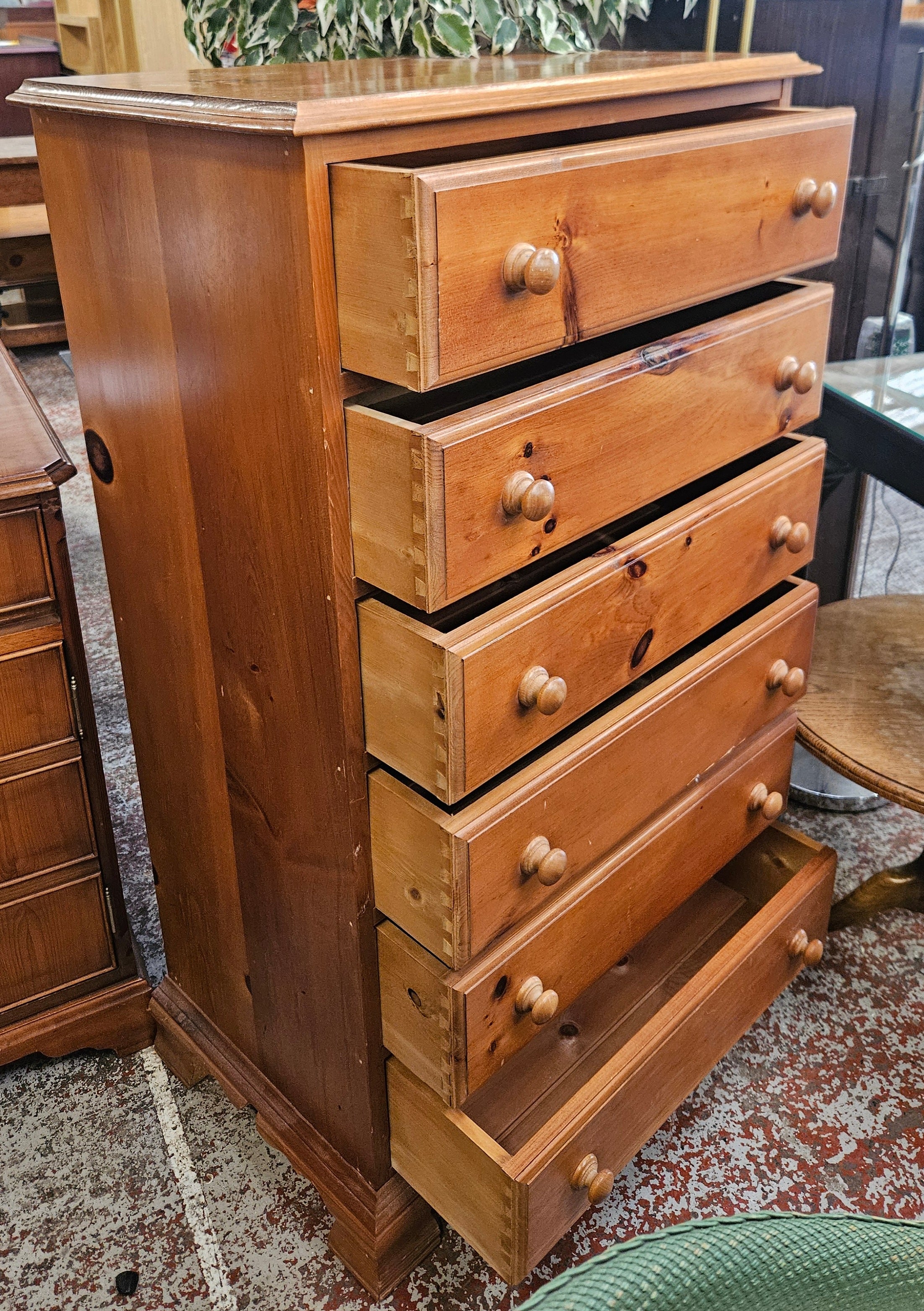 Chest of drawers