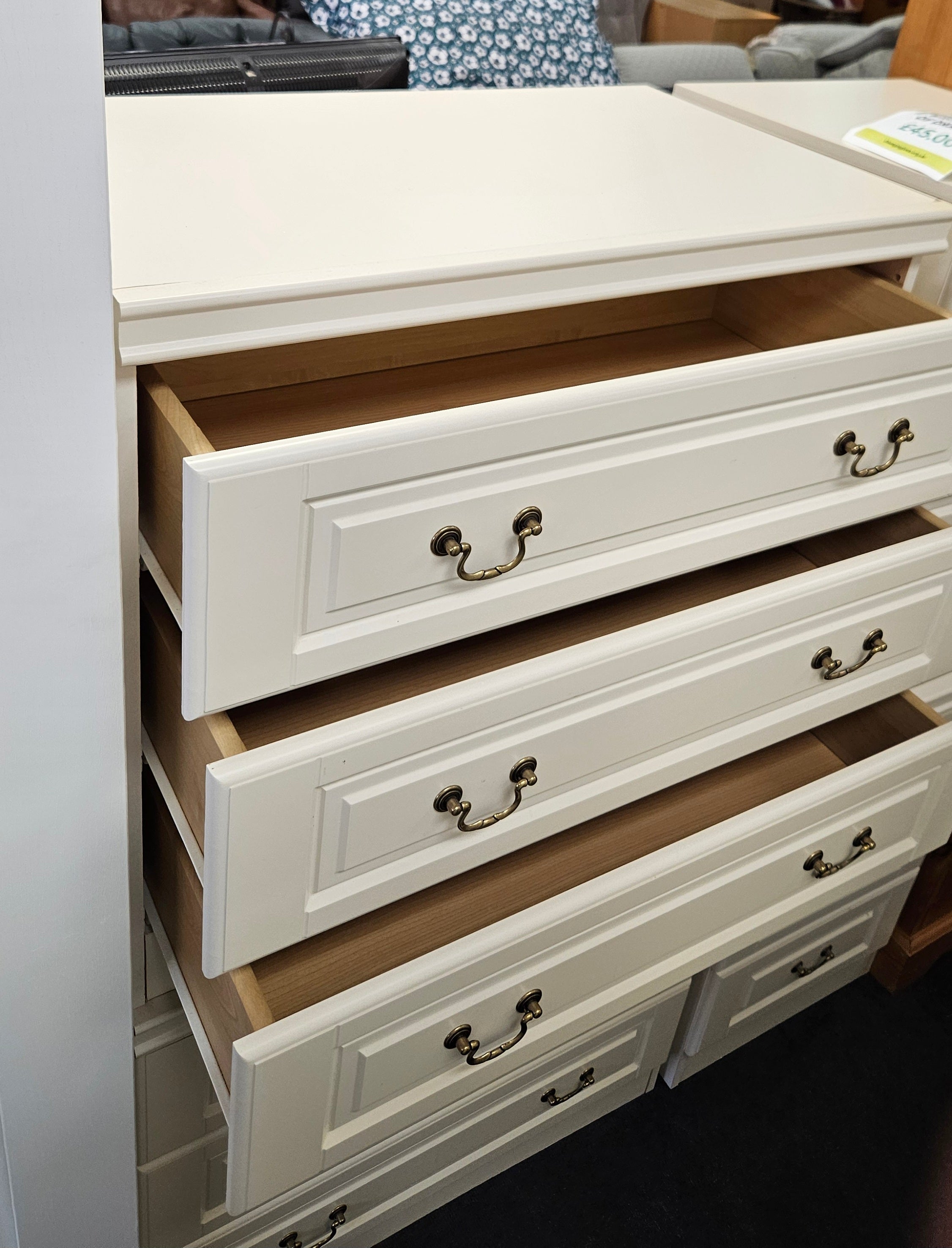 Chest of drawers