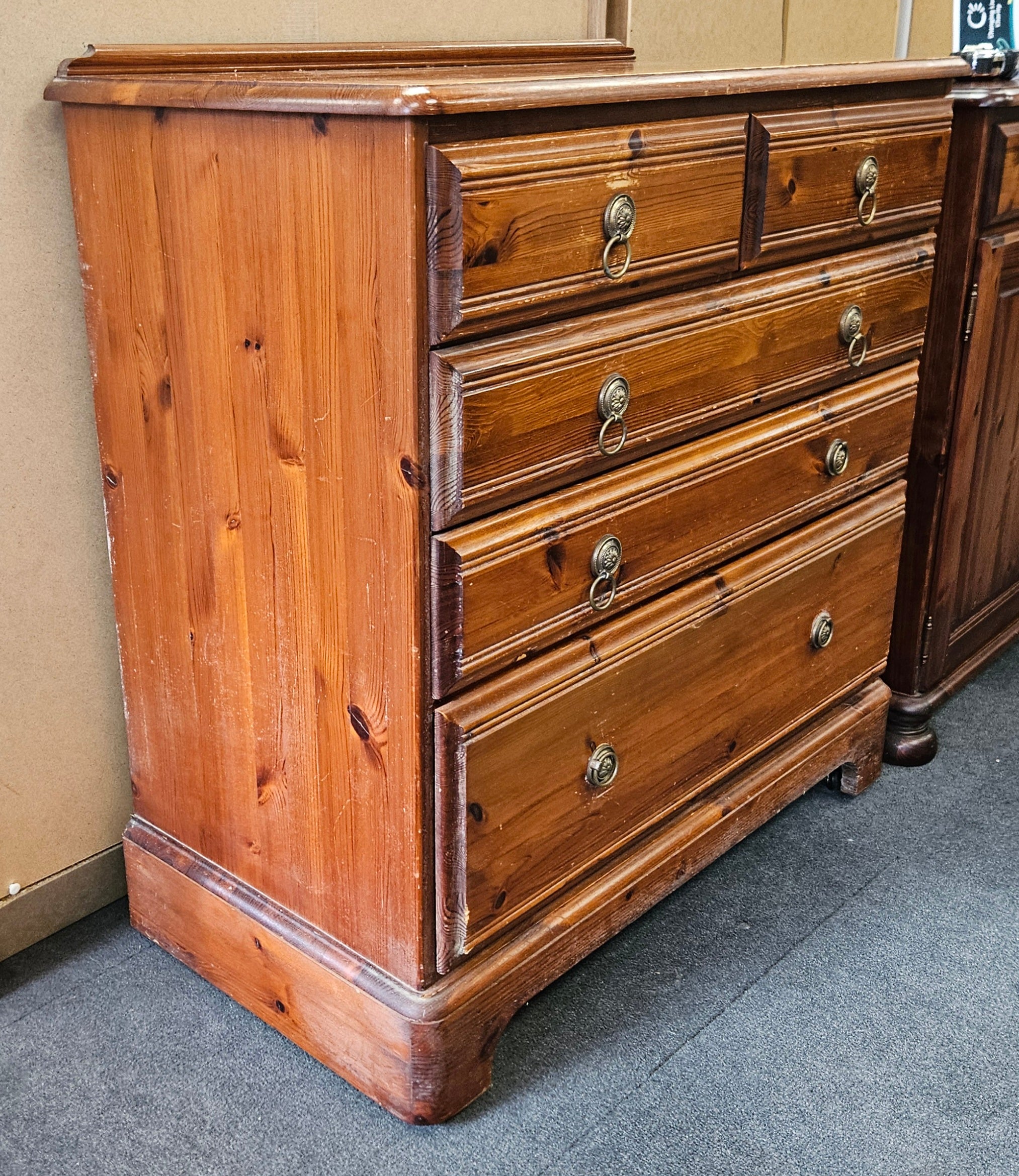 Chest of drawers