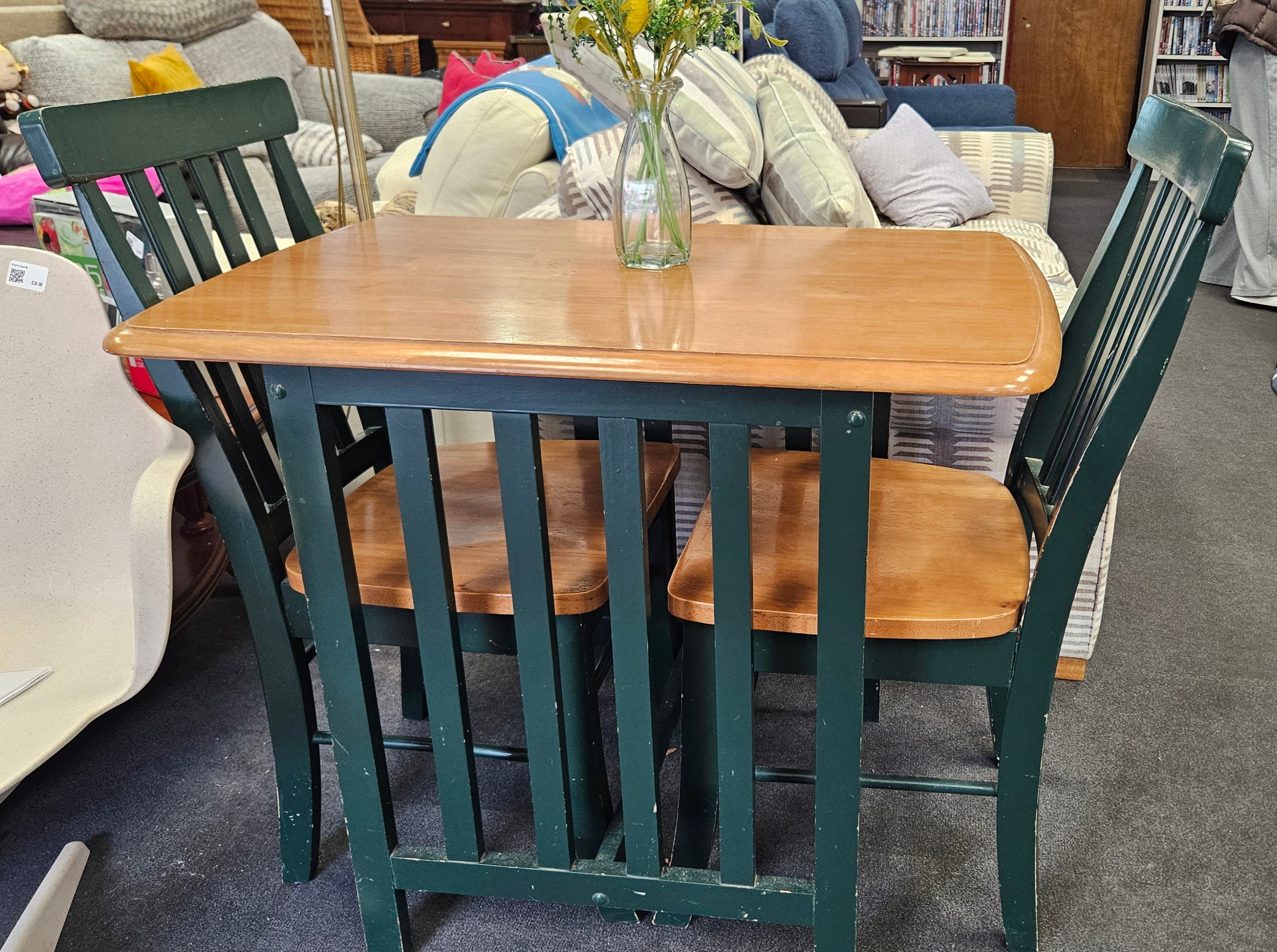 Table & chairs