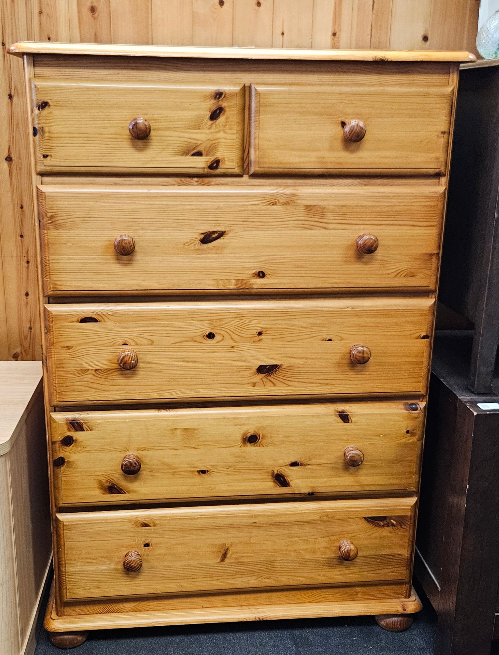Pine chest of drawers