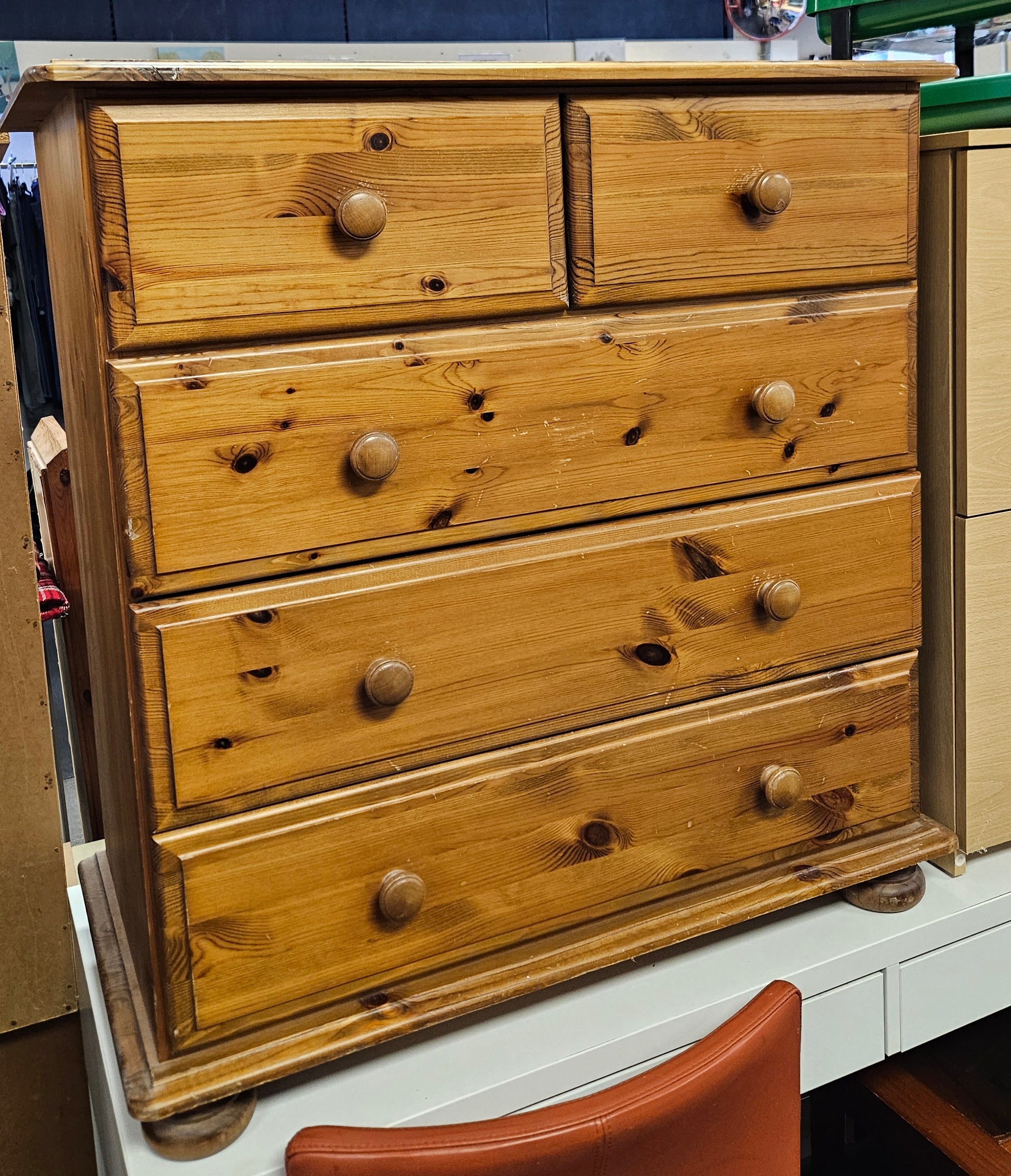 Chest of drawers