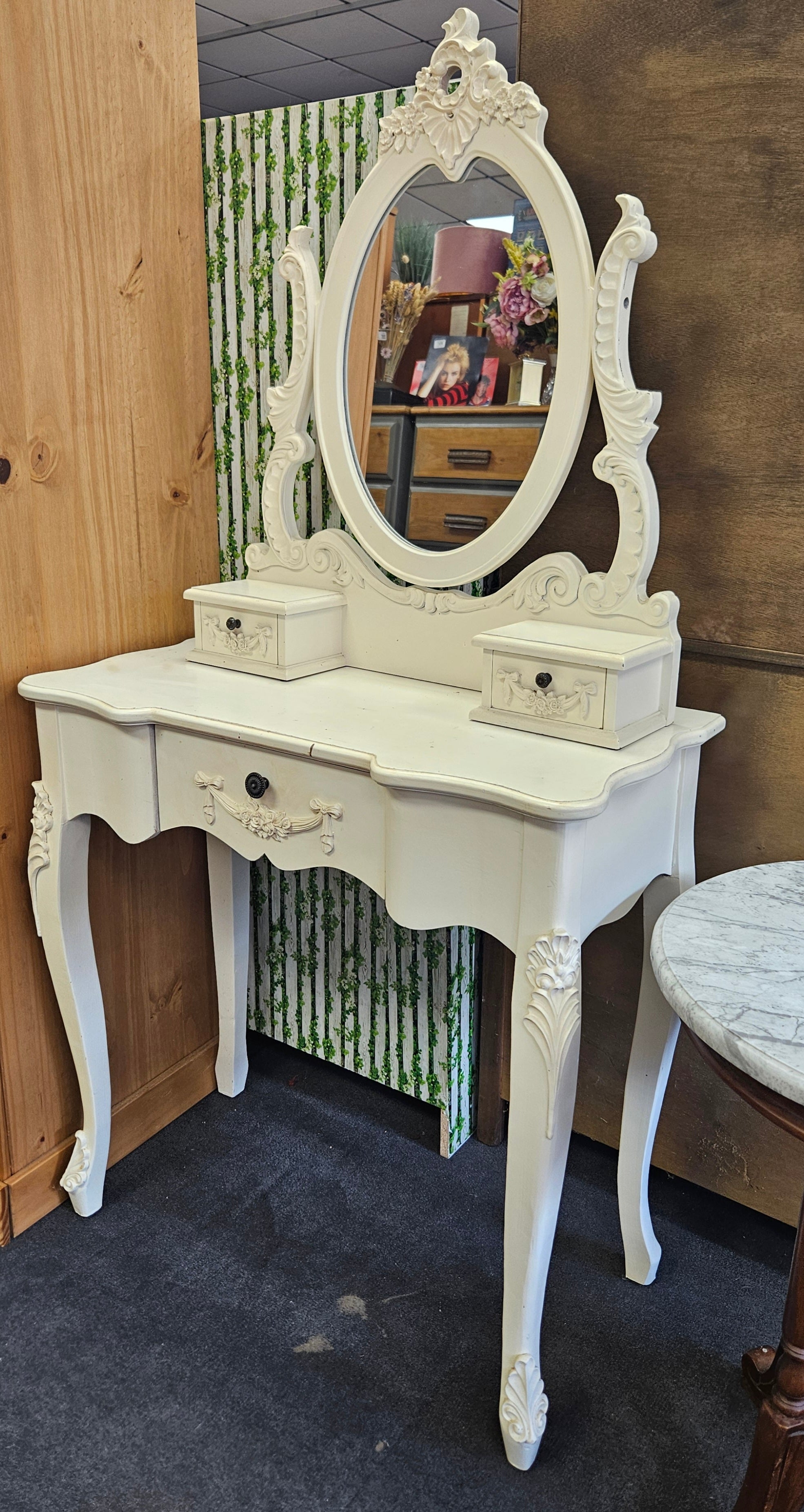 Dressing table & mirror