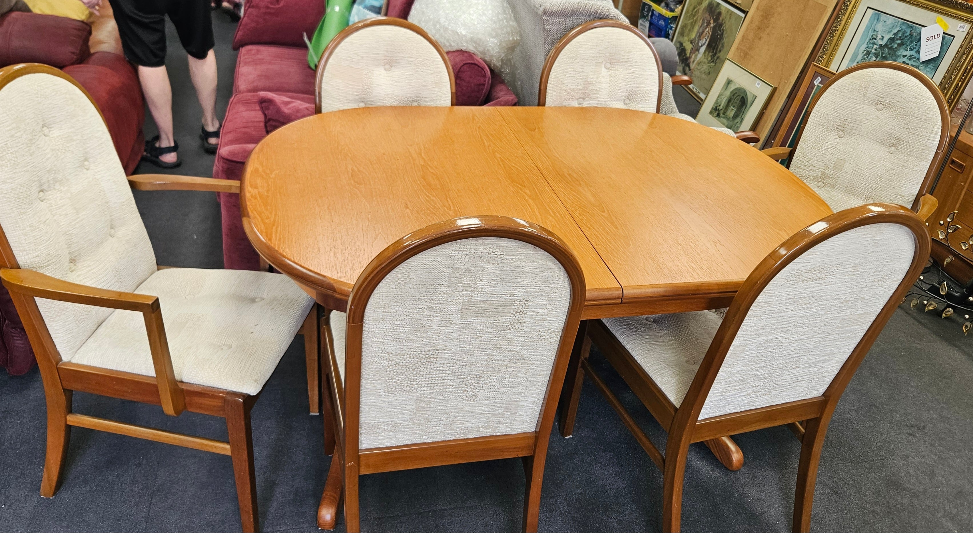 Table & Chairs