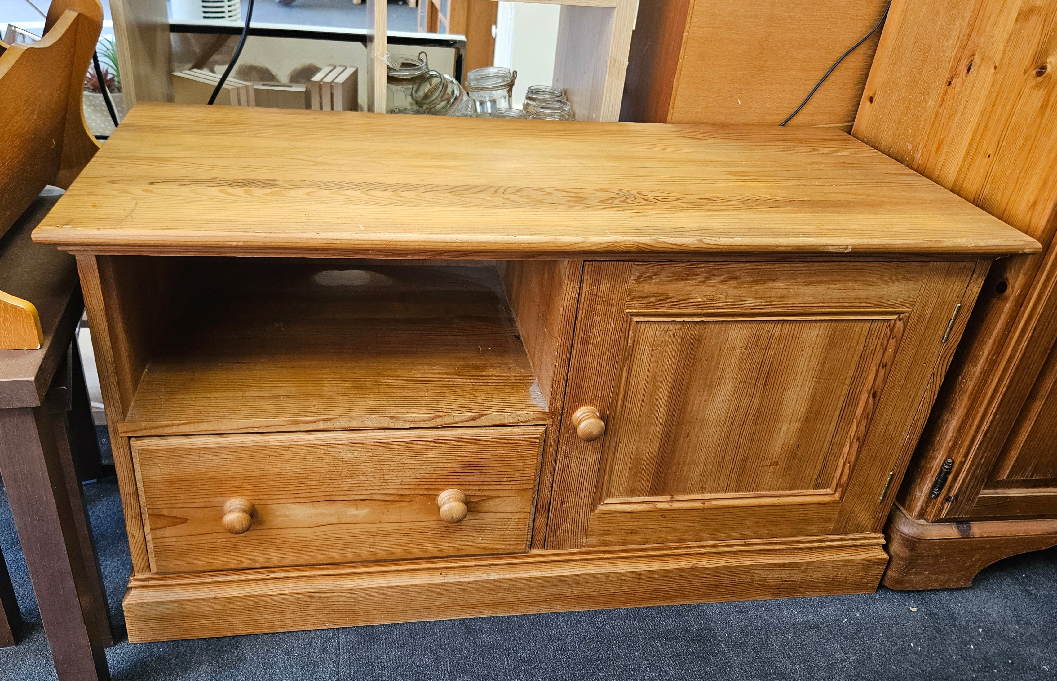 Pine tv unit