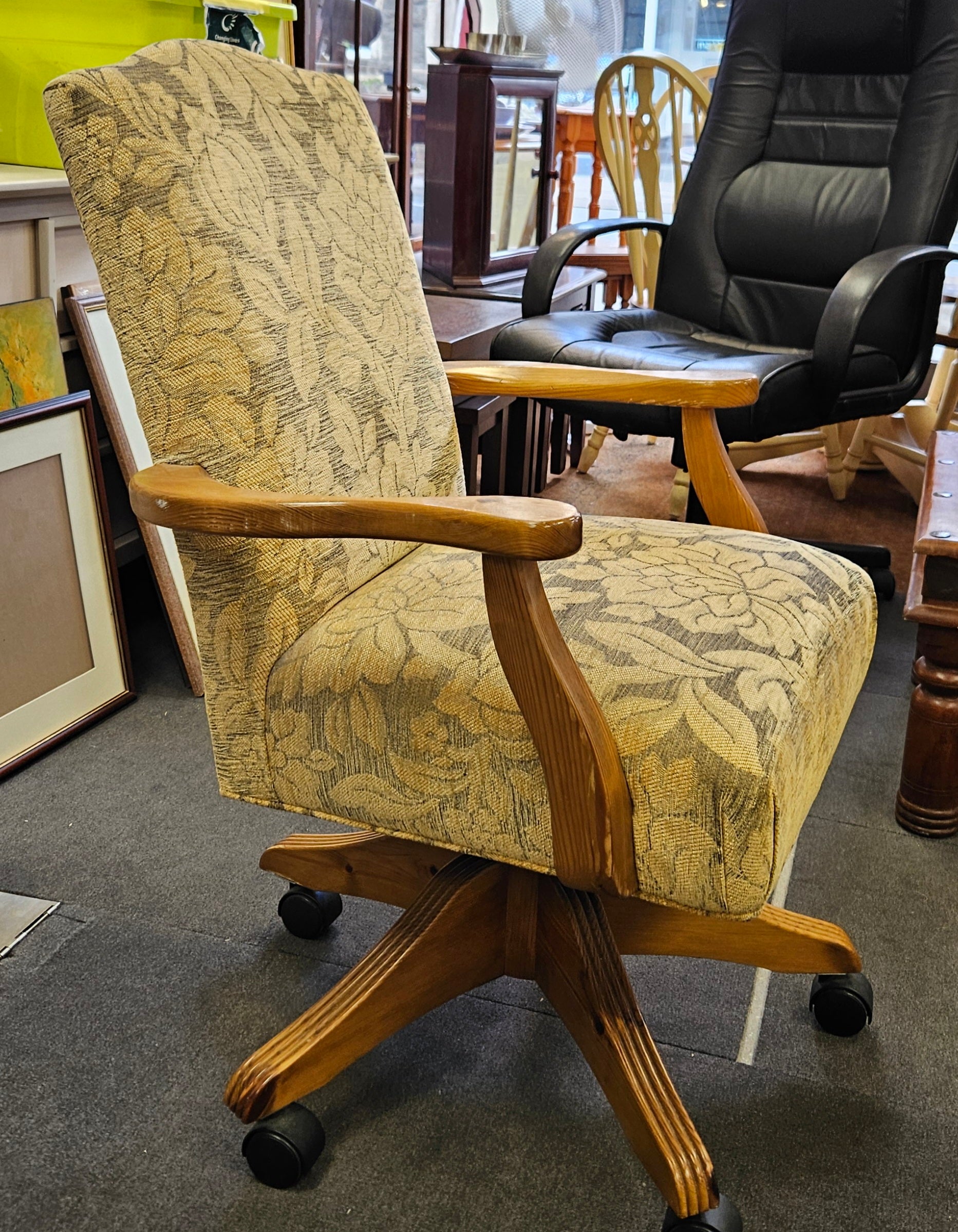 Swivel chair