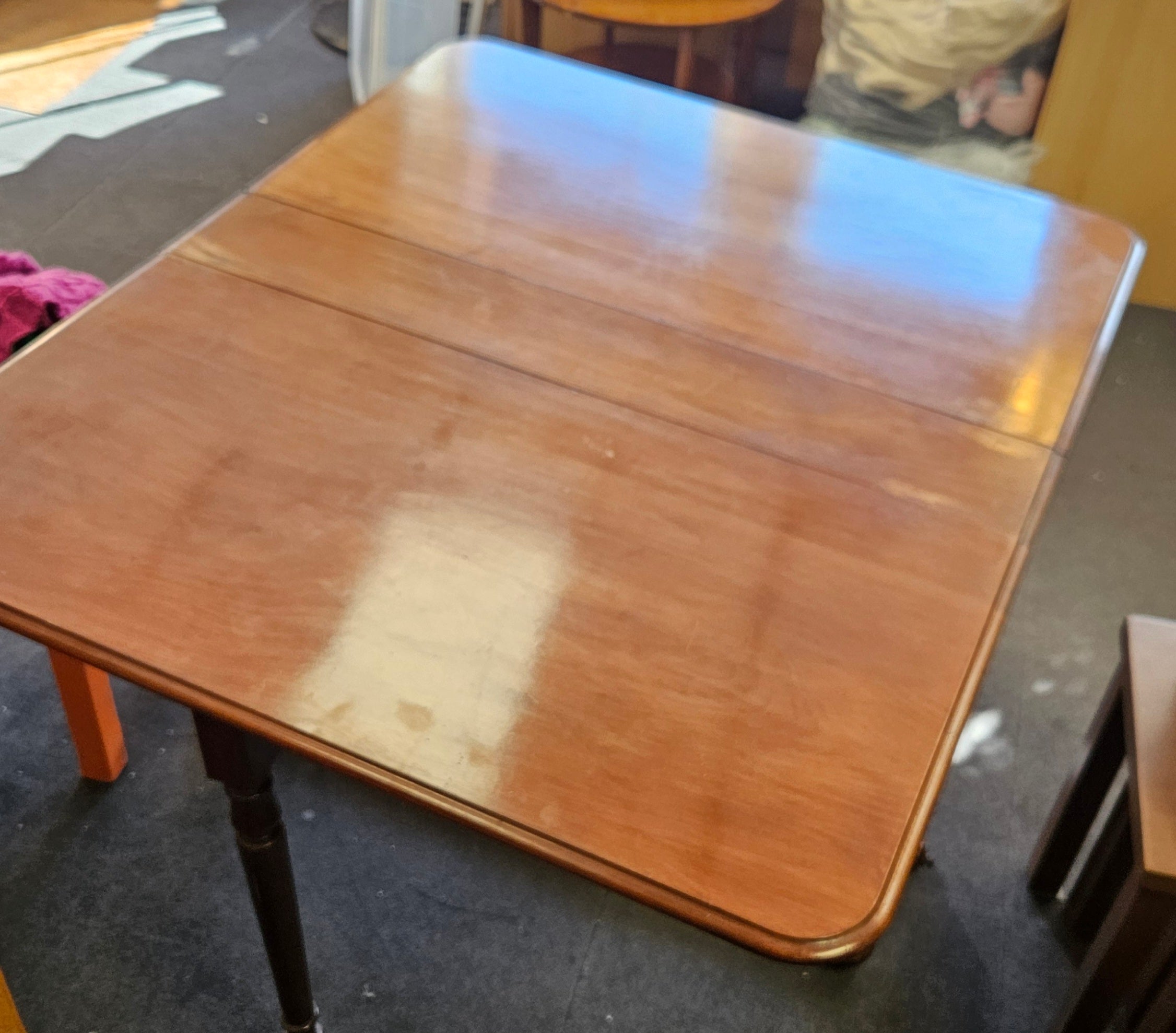 Dropleaf table