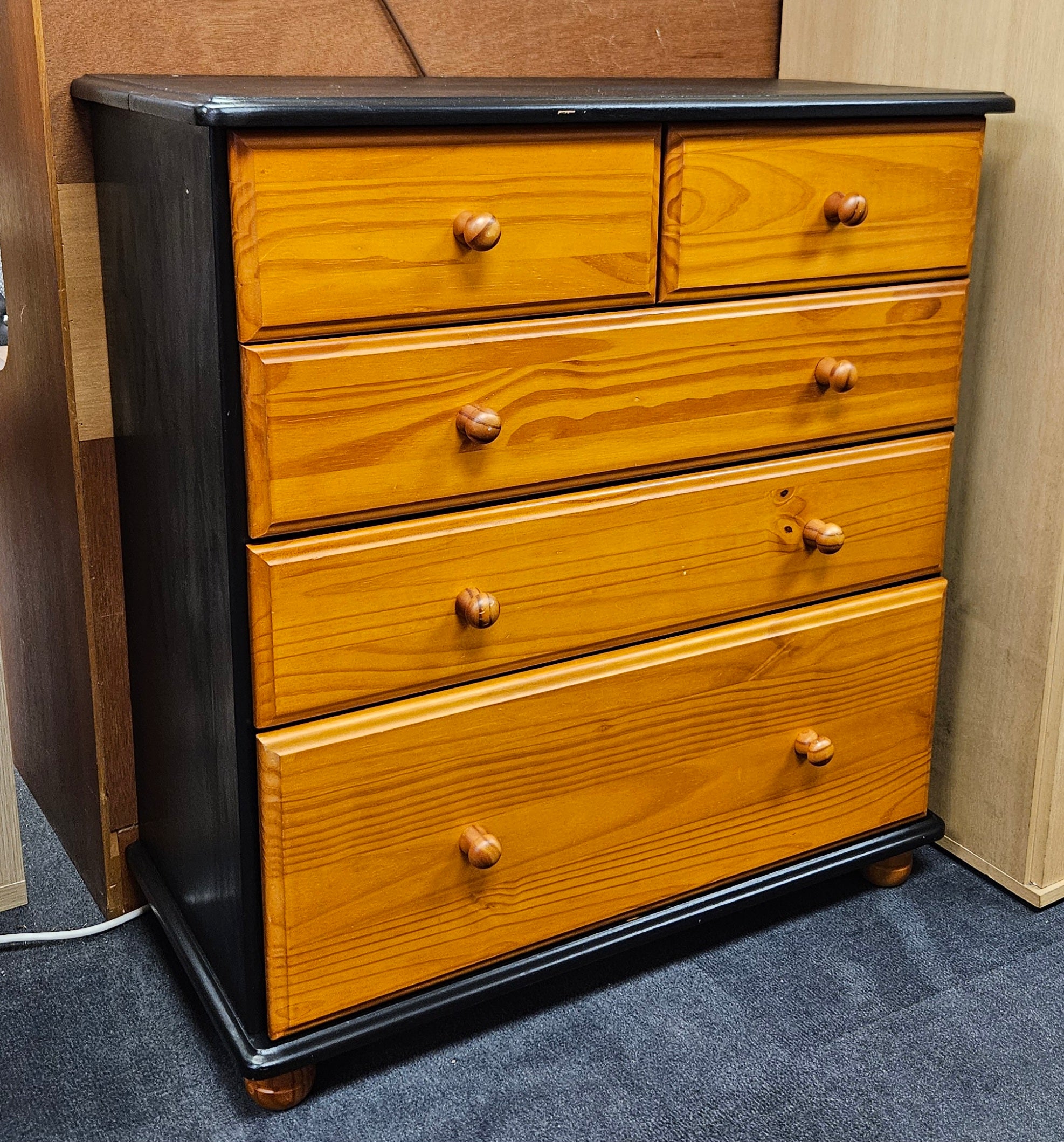Chest of drawers