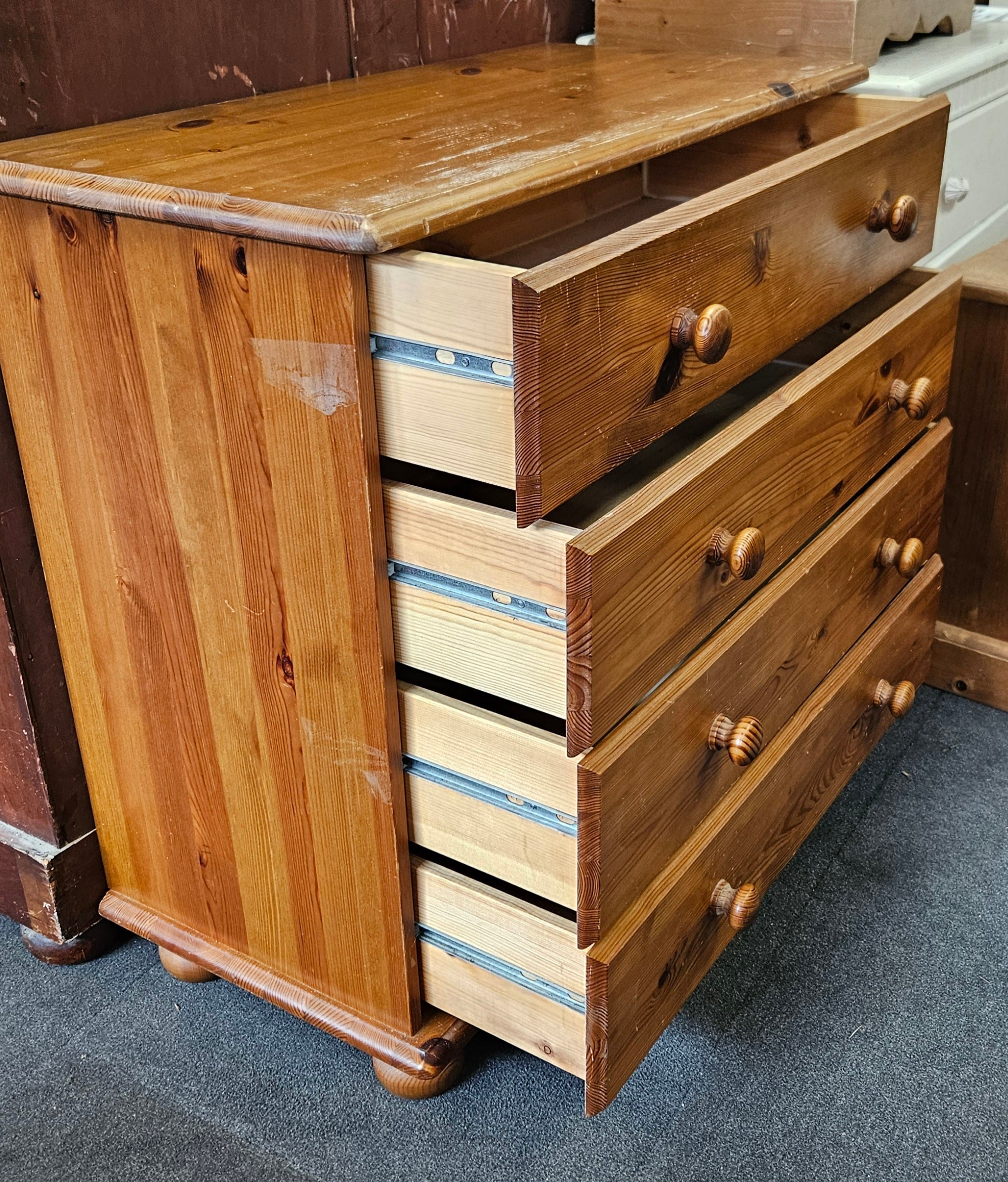 Chest of drawers