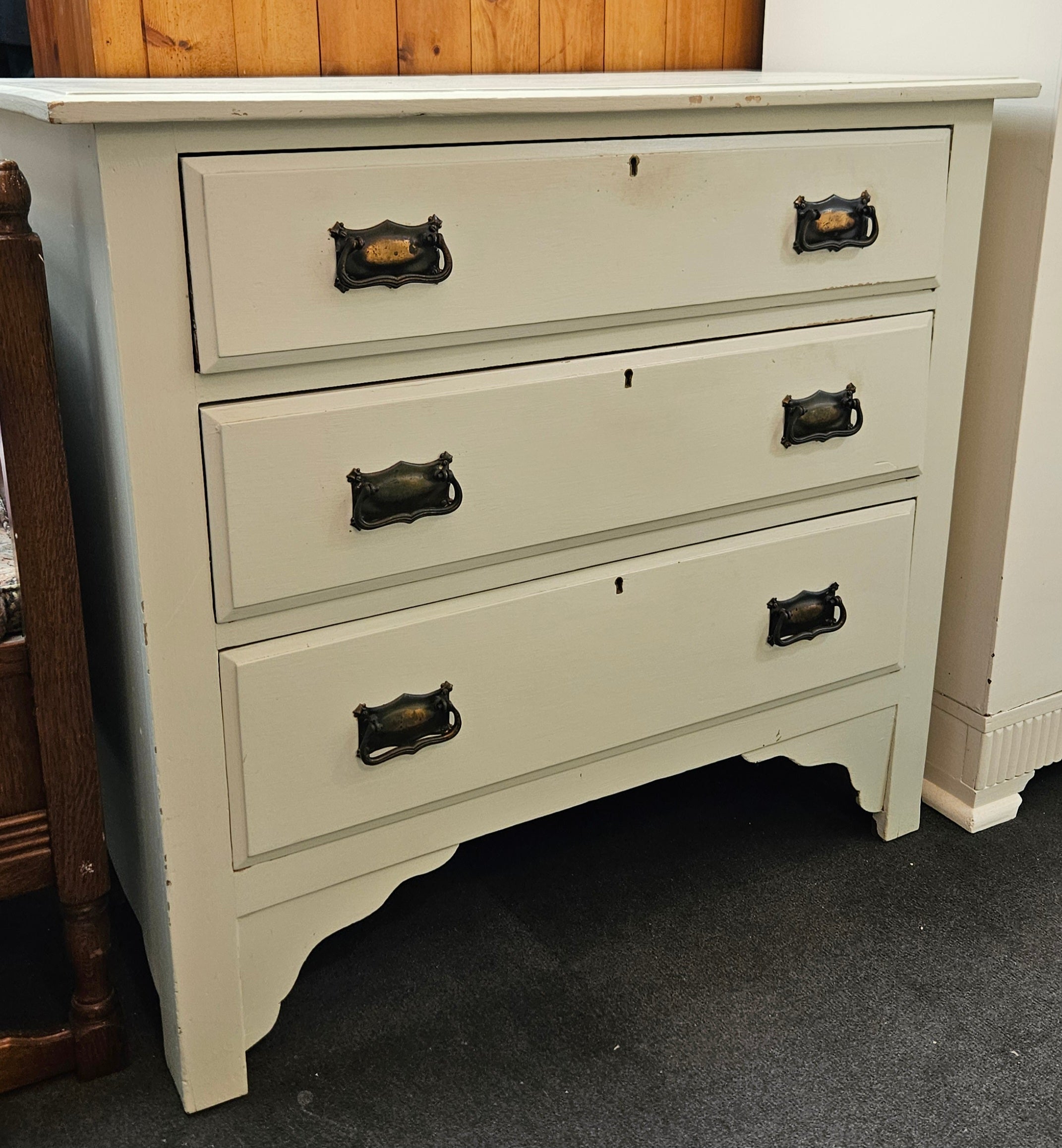Chest of drawers
