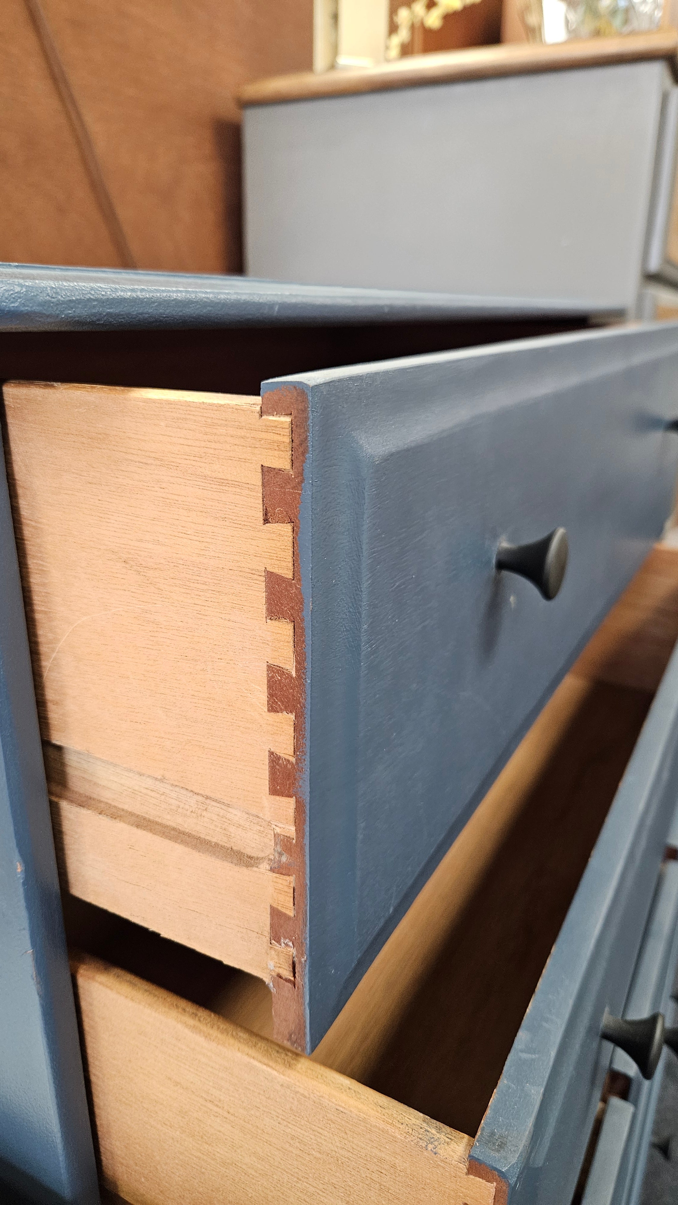 Chest of drawers