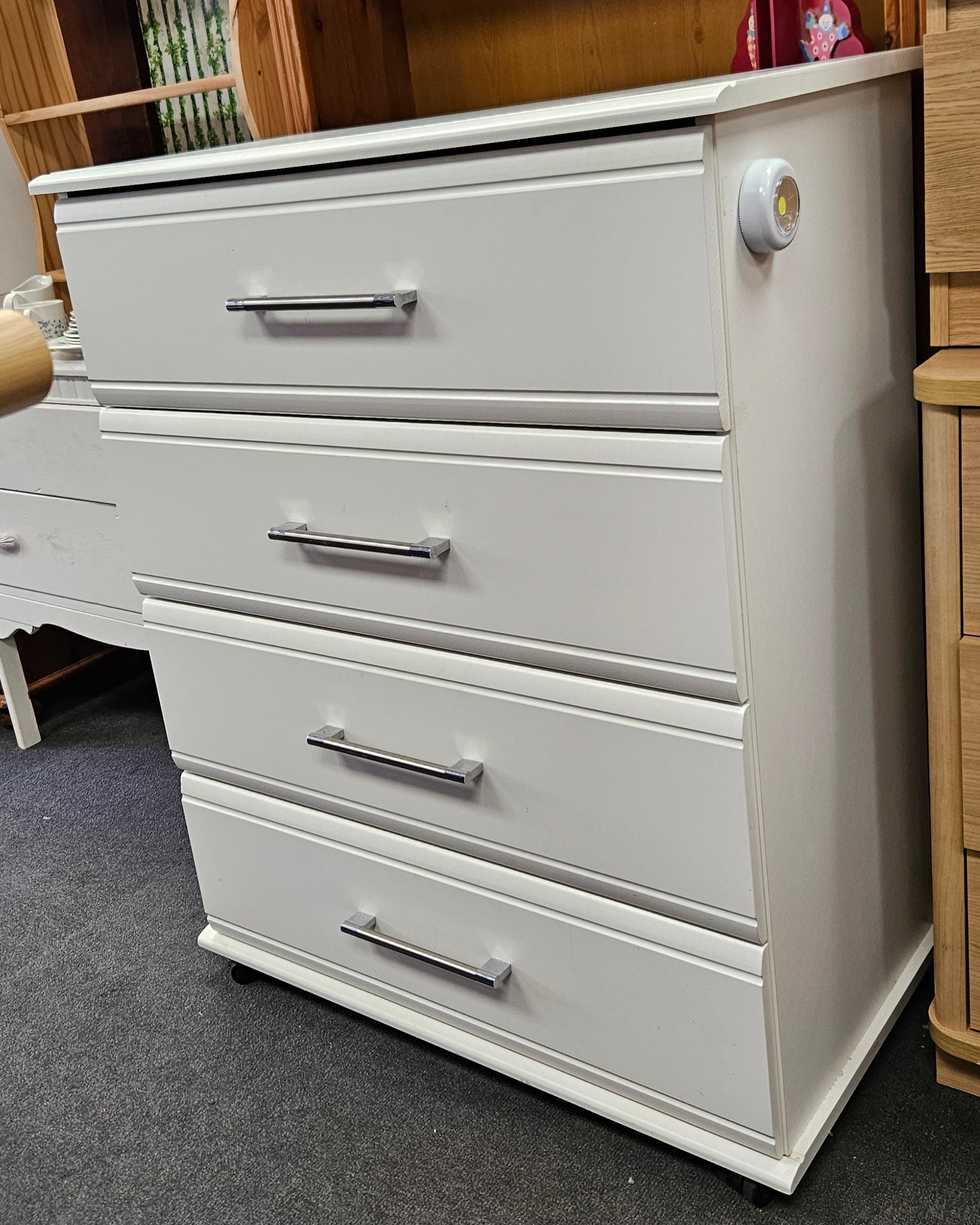 White chest of drawers