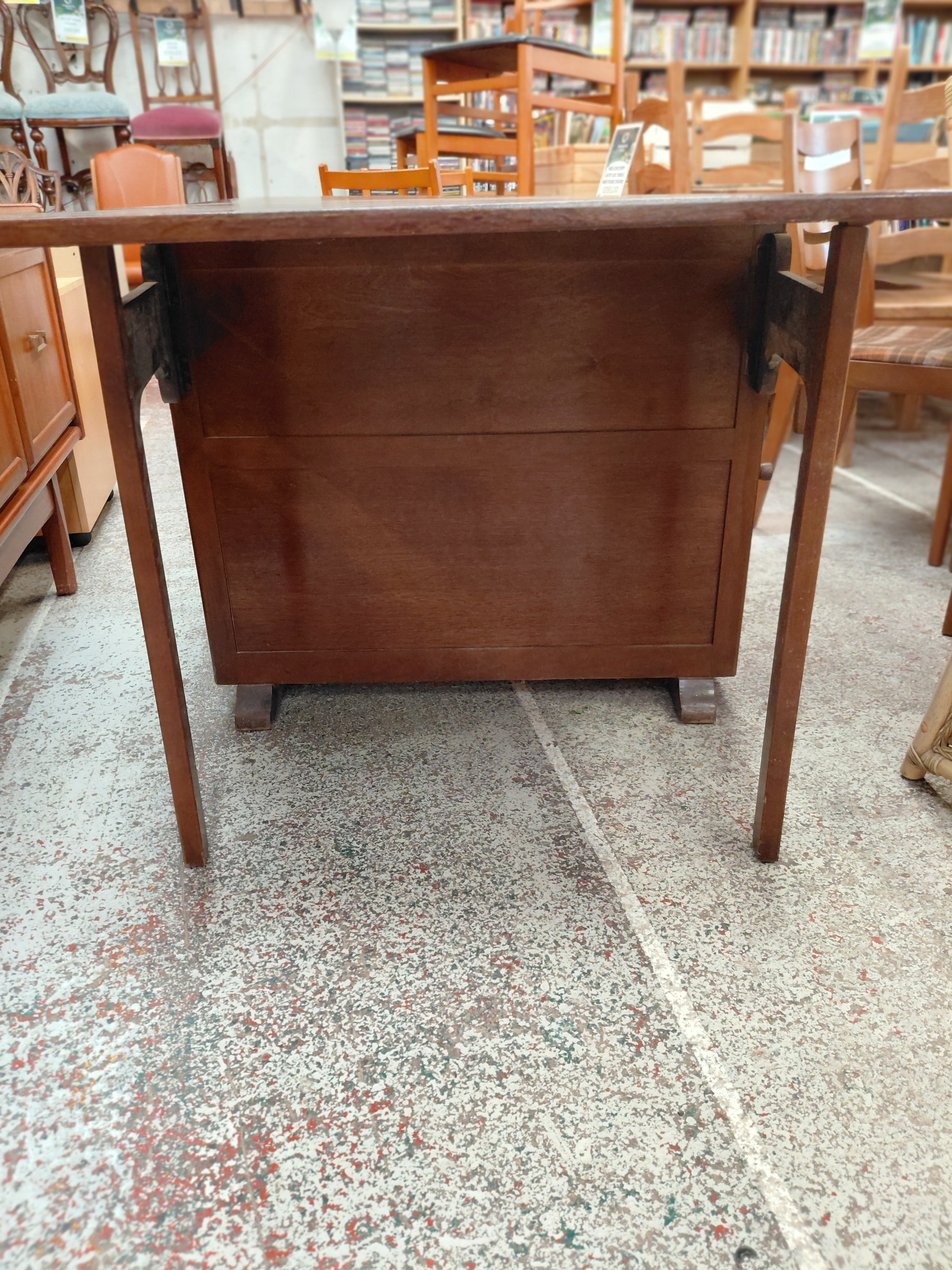 Drop leaf table