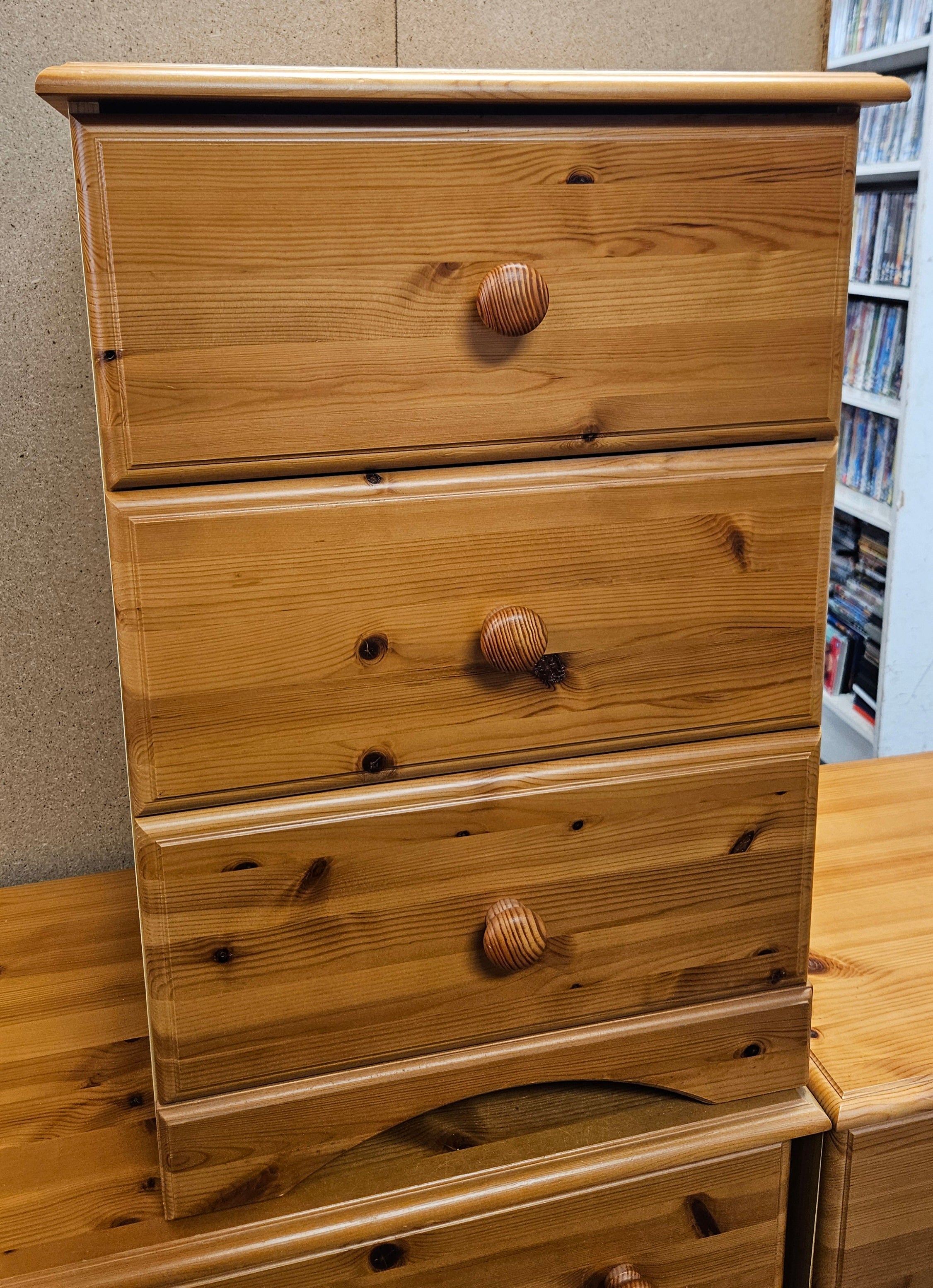 Pair of bedside cabinets