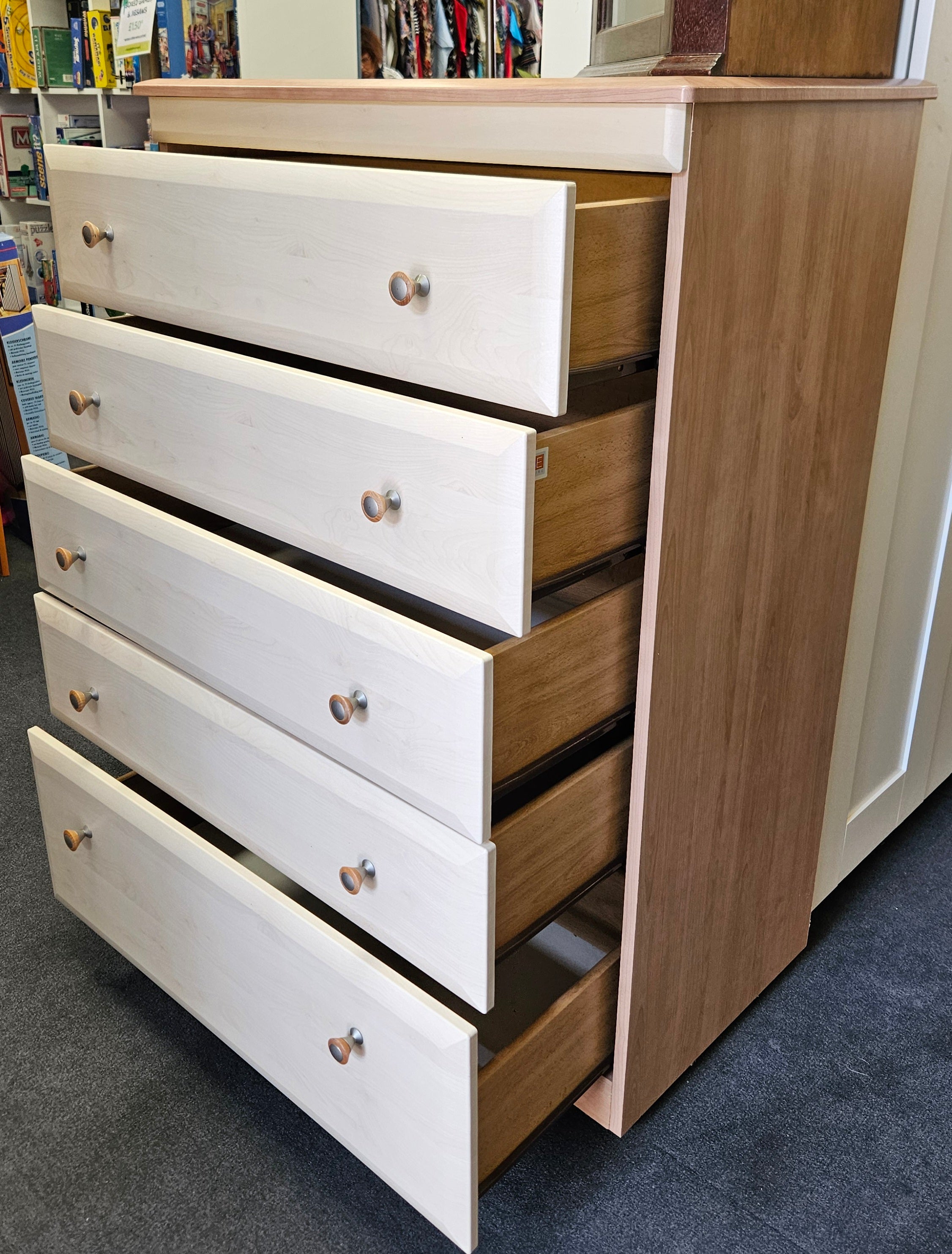 Chest of drawers