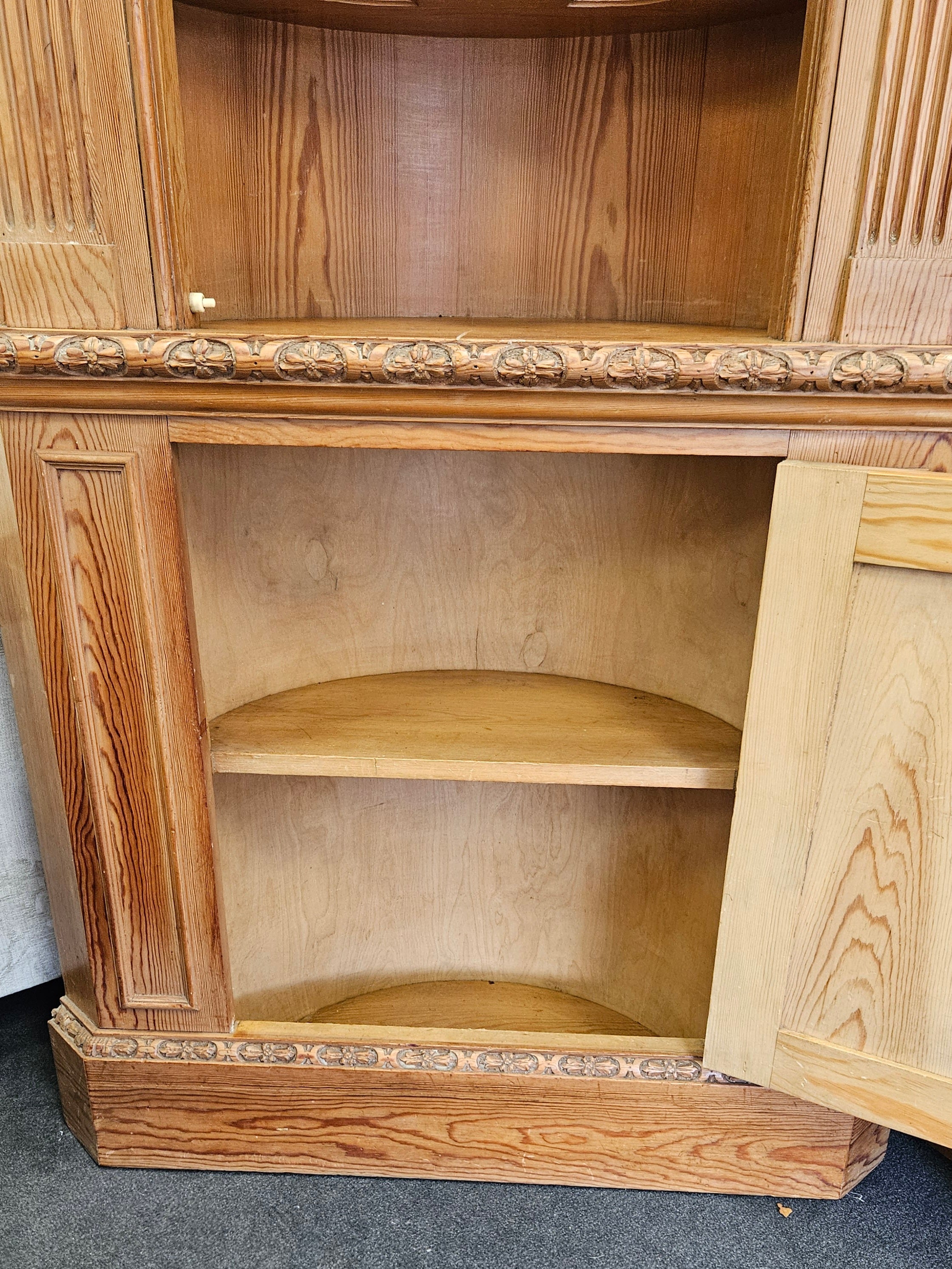 Georgian style corner unit