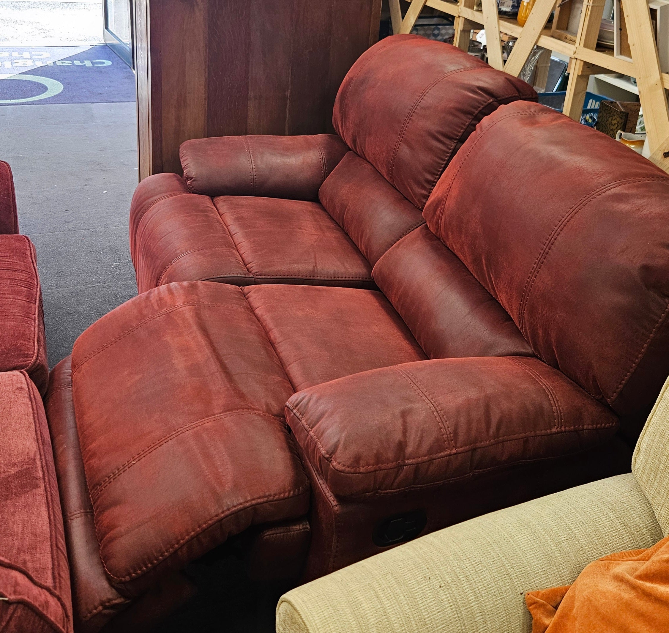 Reclining sofa