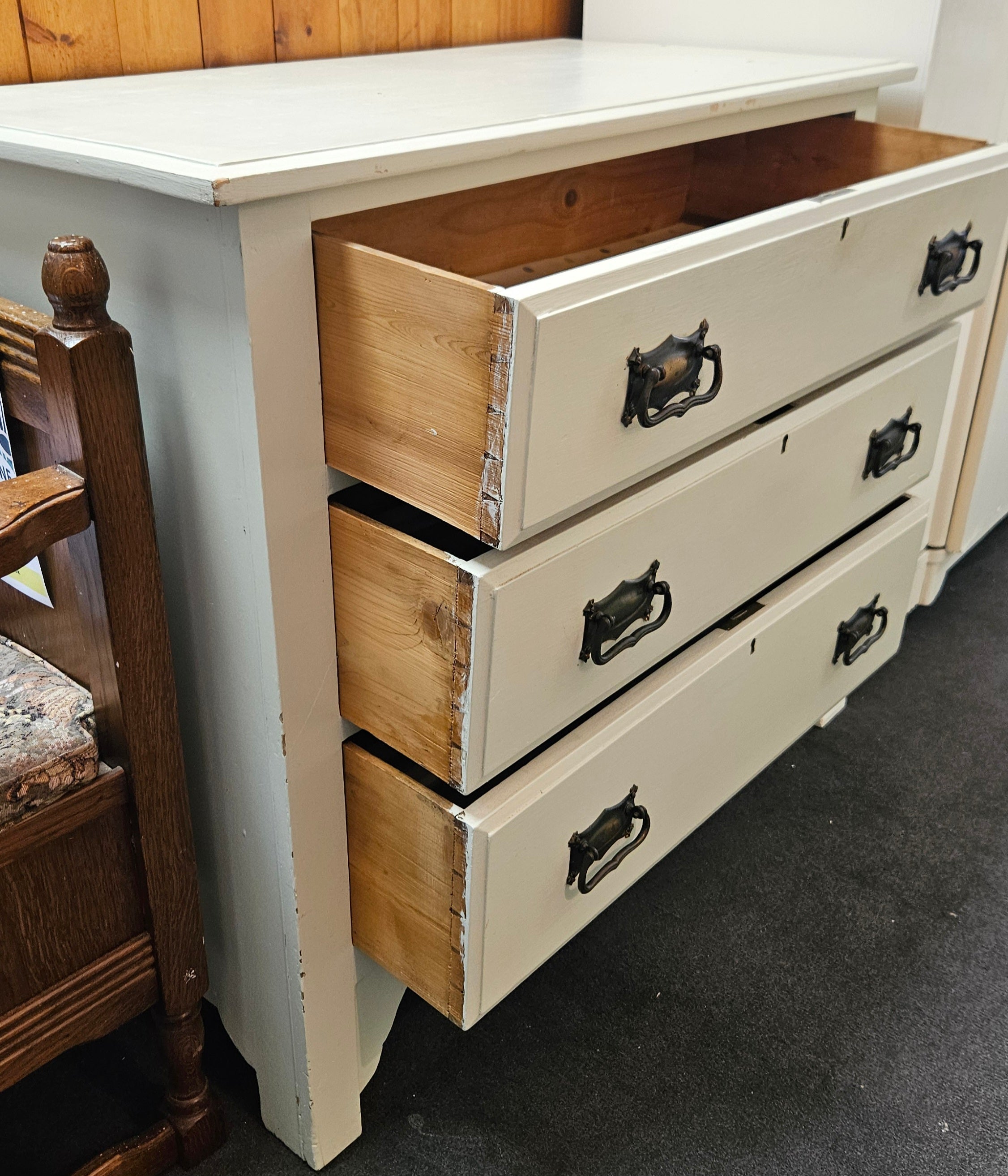 Chest of drawers