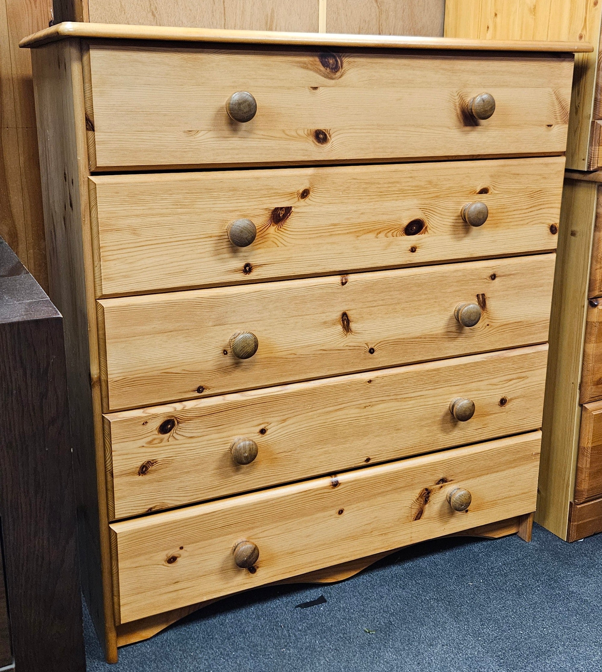 Pine chest of drawers